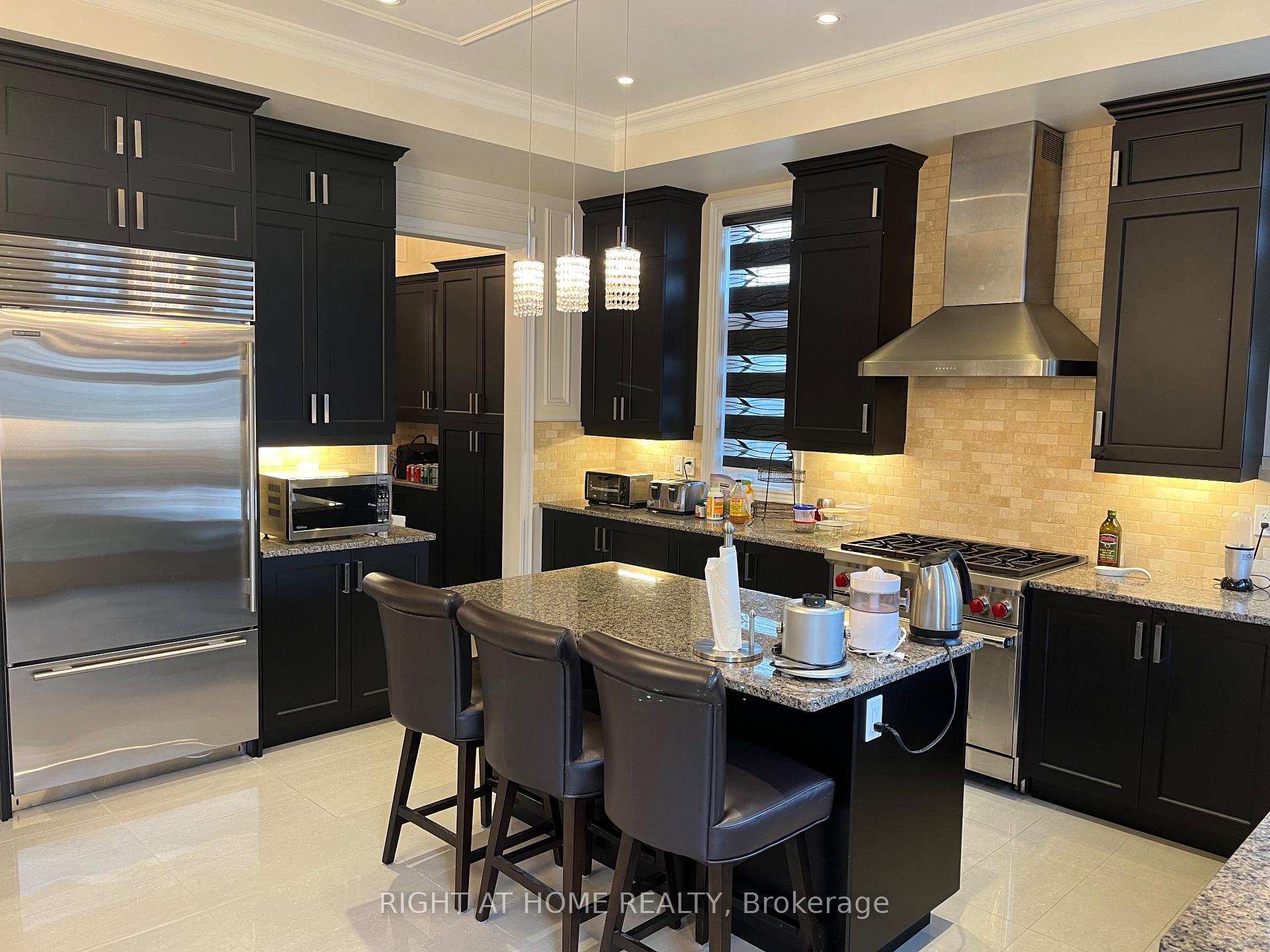 Photo 11 of 2 Chesney Crescent, Vaughan, Kleinburg — HOMEH