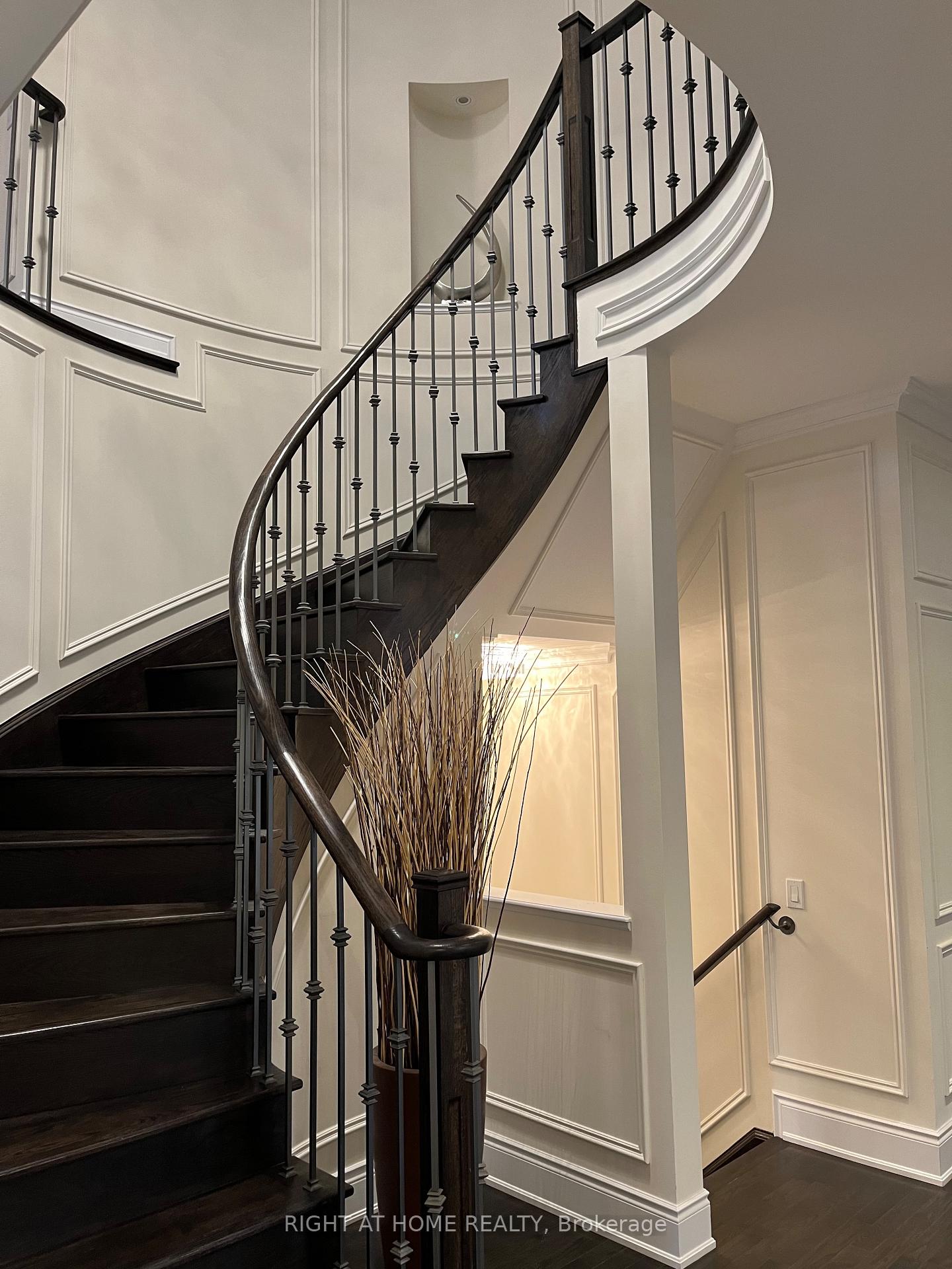 Photo 14 of 2 Chesney Crescent, Vaughan, Kleinburg — HOMEH