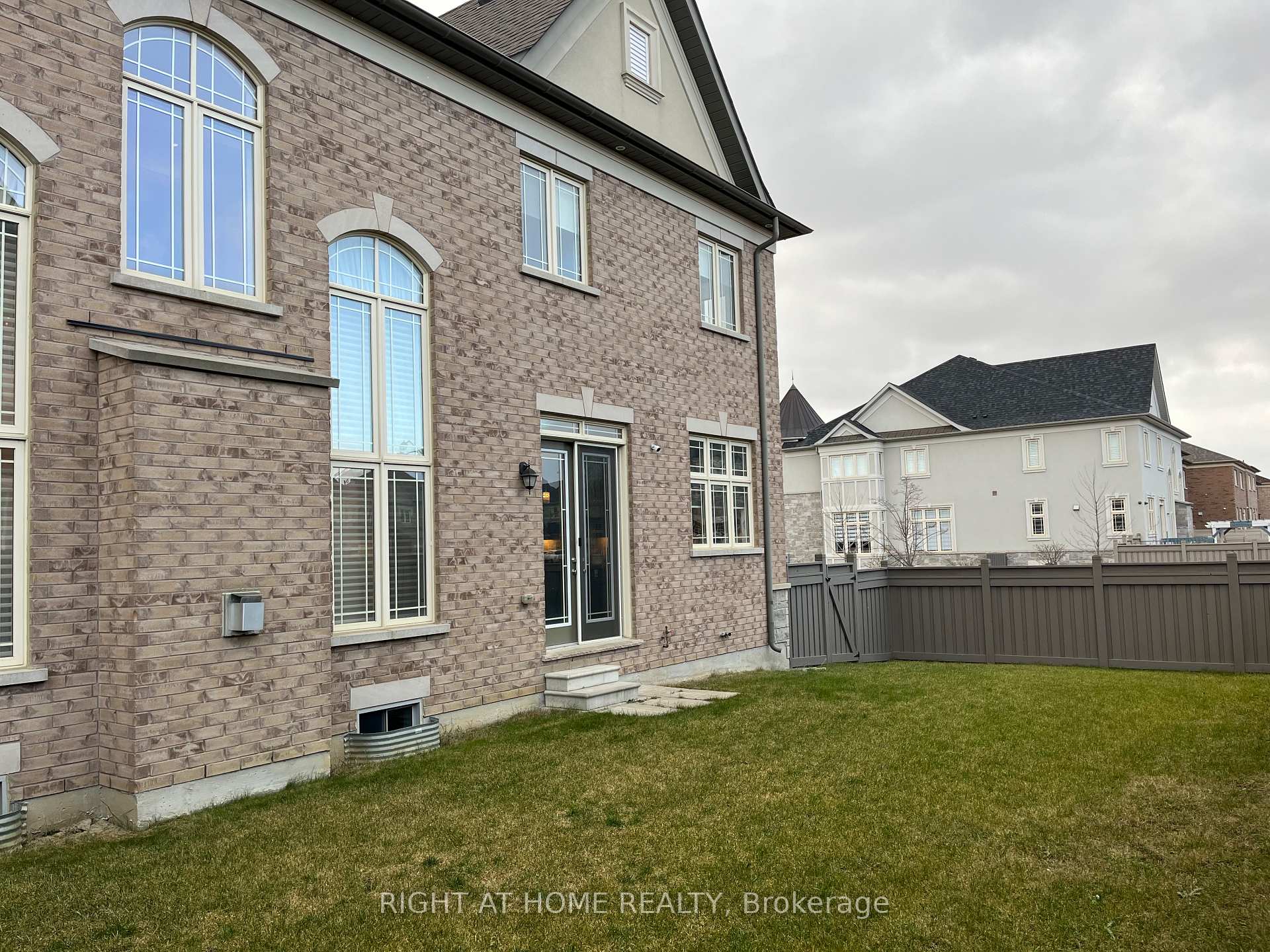 Photo 26 of 2 Chesney Crescent, Vaughan, Kleinburg — HOMEH