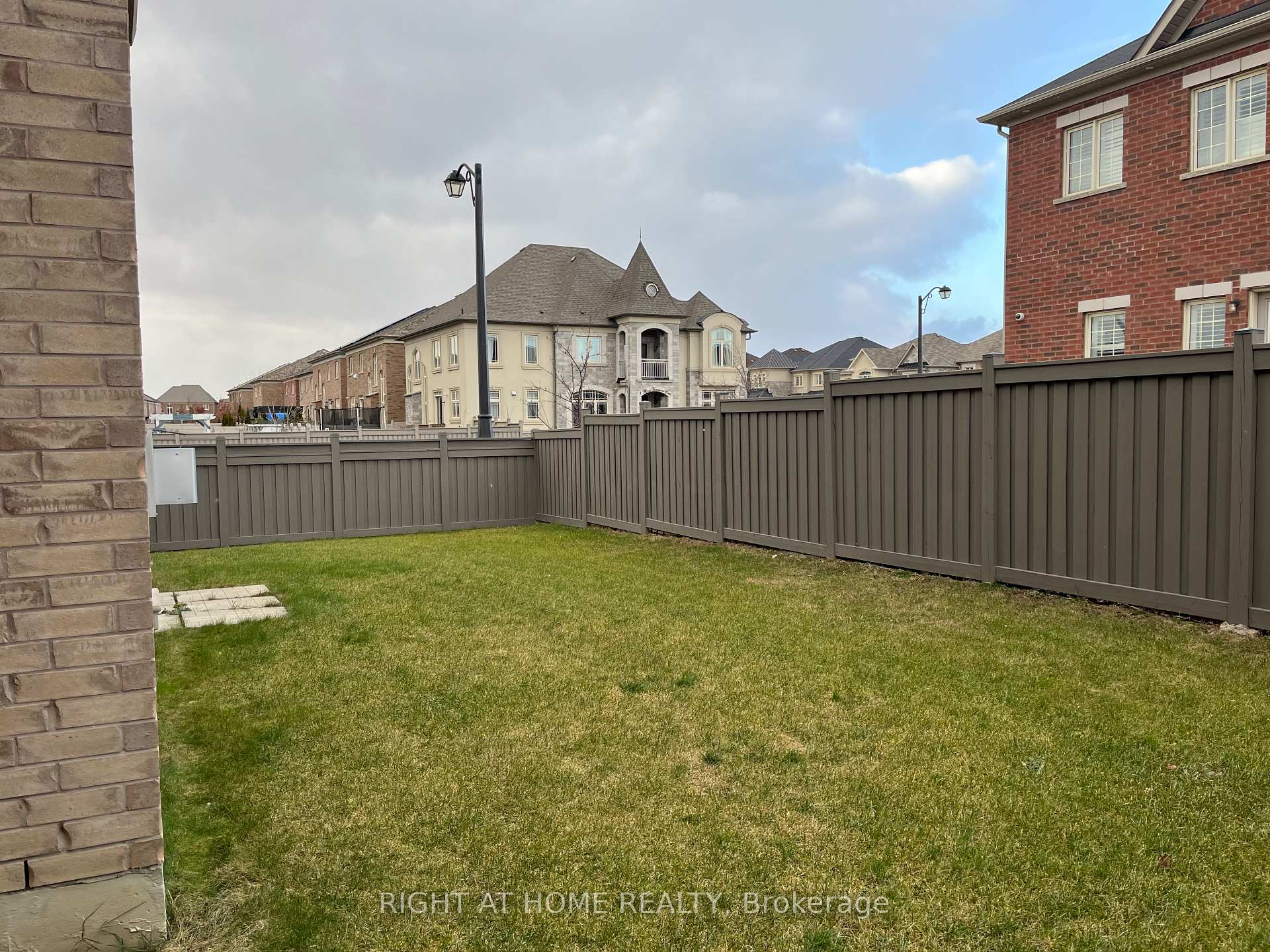 Photo 27 of 2 Chesney Crescent, Vaughan, Kleinburg — HOMEH