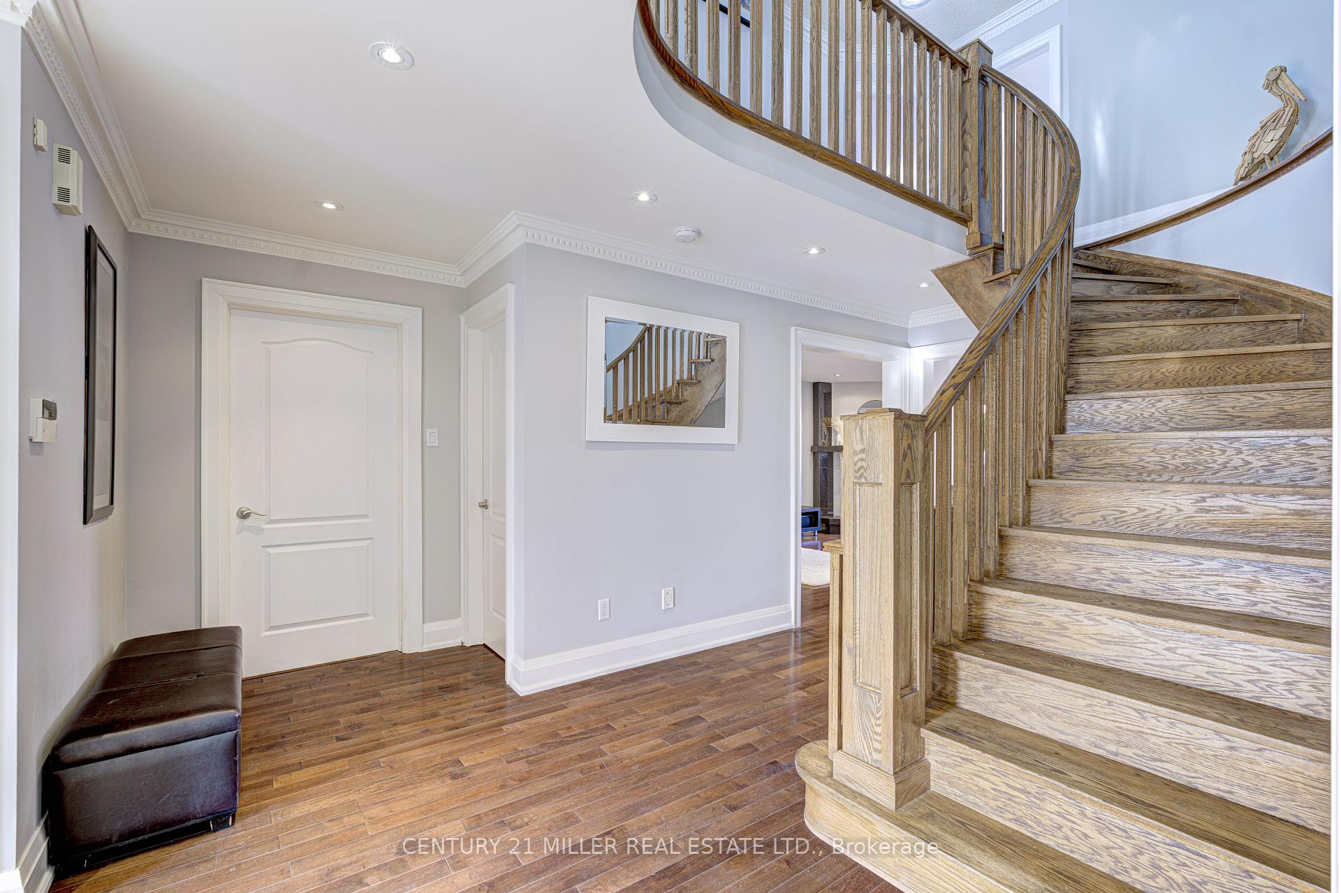 Photo 4 of 39 Iona Crescent, Vaughan, Elder Mills — HOMEH