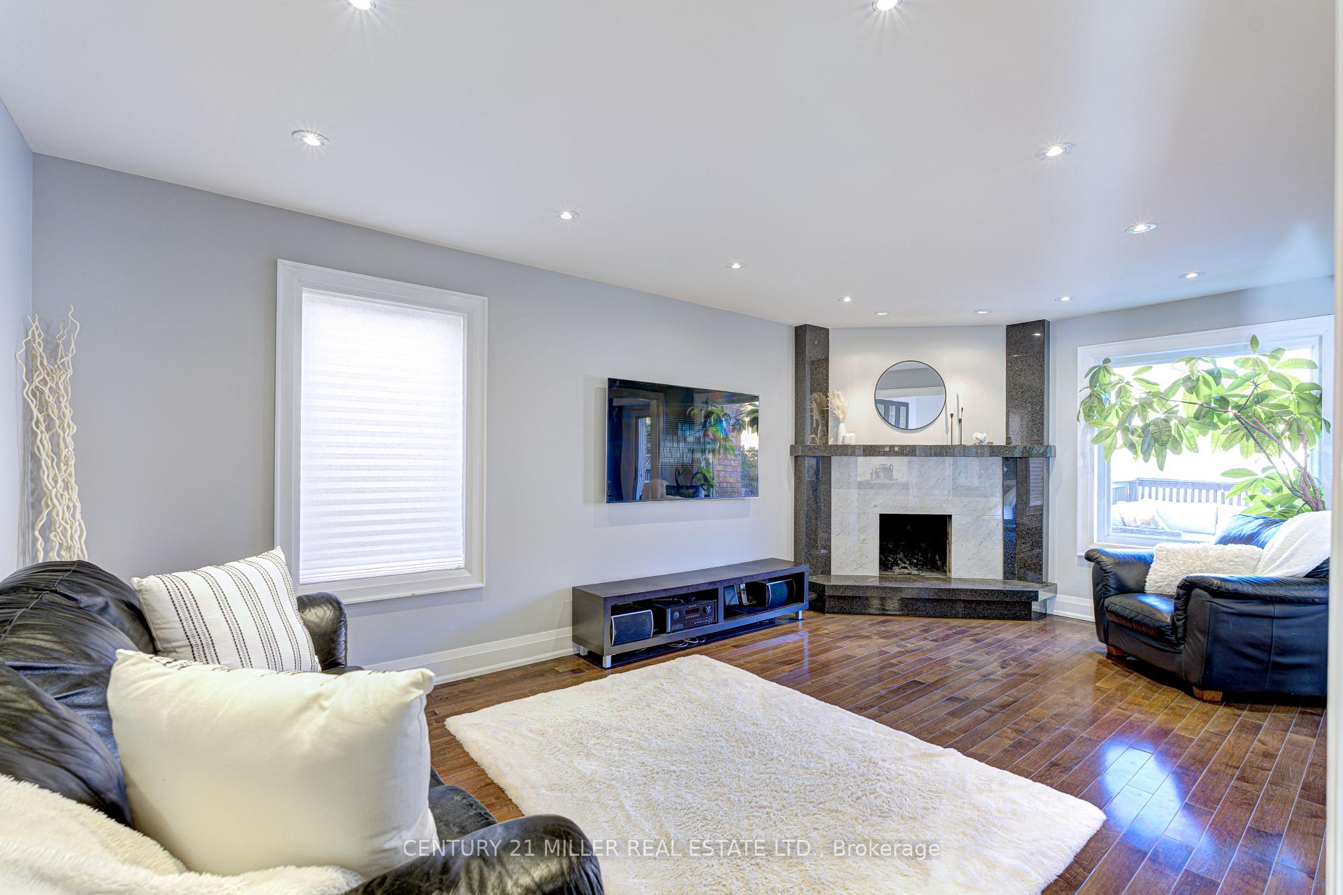 Photo 8 of 39 Iona Crescent, Vaughan, Elder Mills — HOMEH