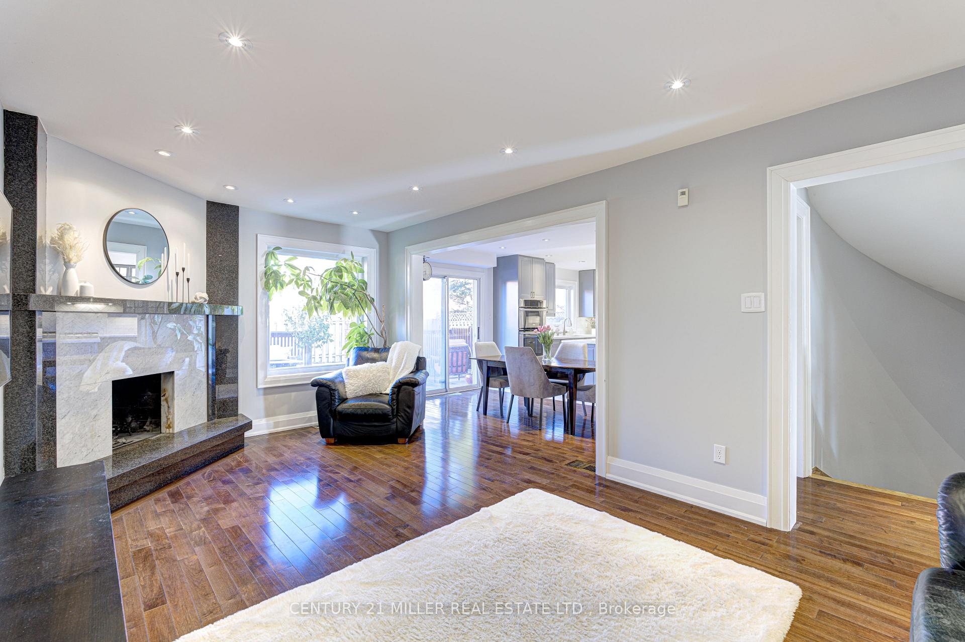 Photo 9 of 39 Iona Crescent, Vaughan, Elder Mills — HOMEH