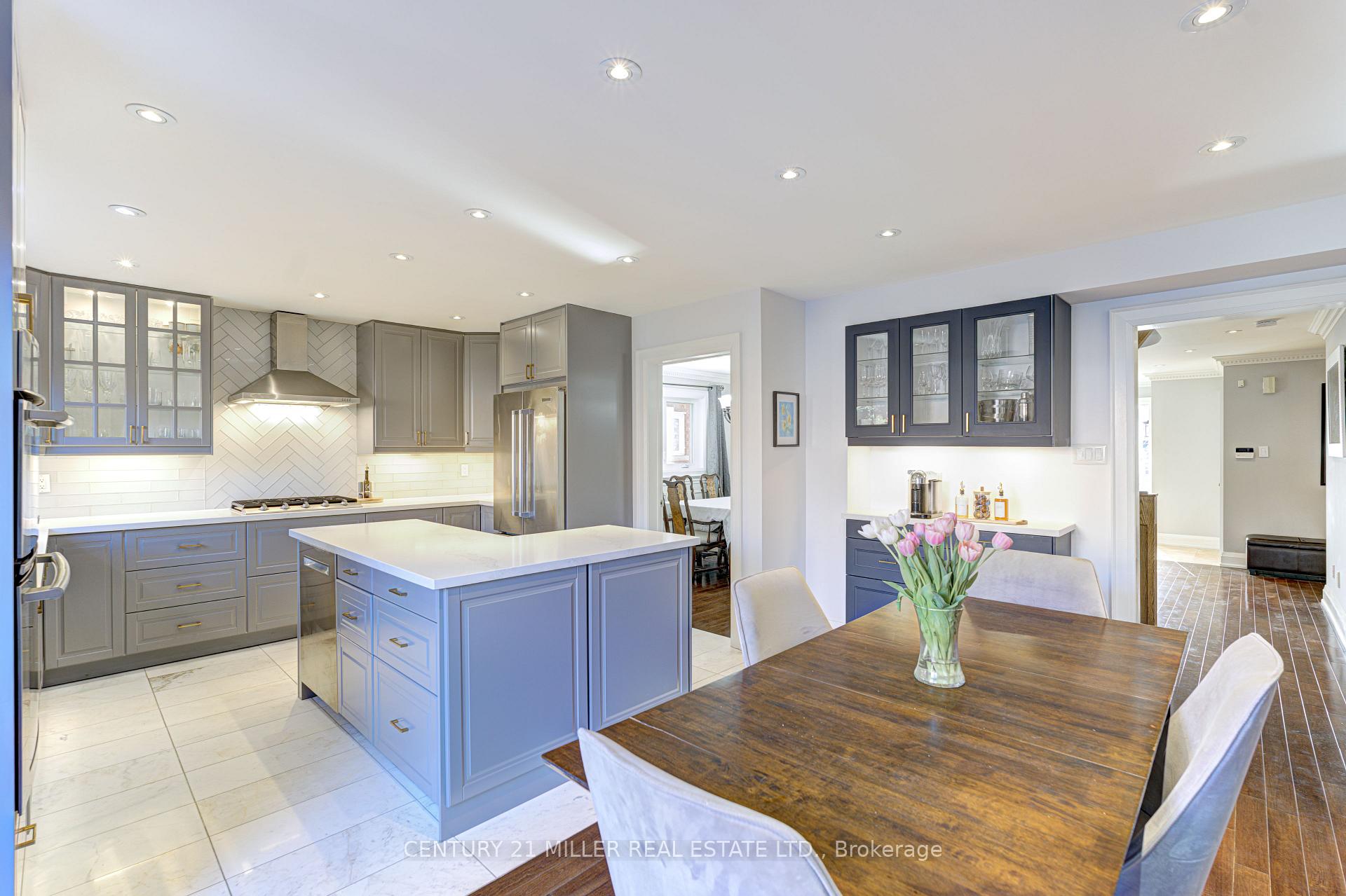 Photo 10 of 39 Iona Crescent, Vaughan, Elder Mills — HOMEH