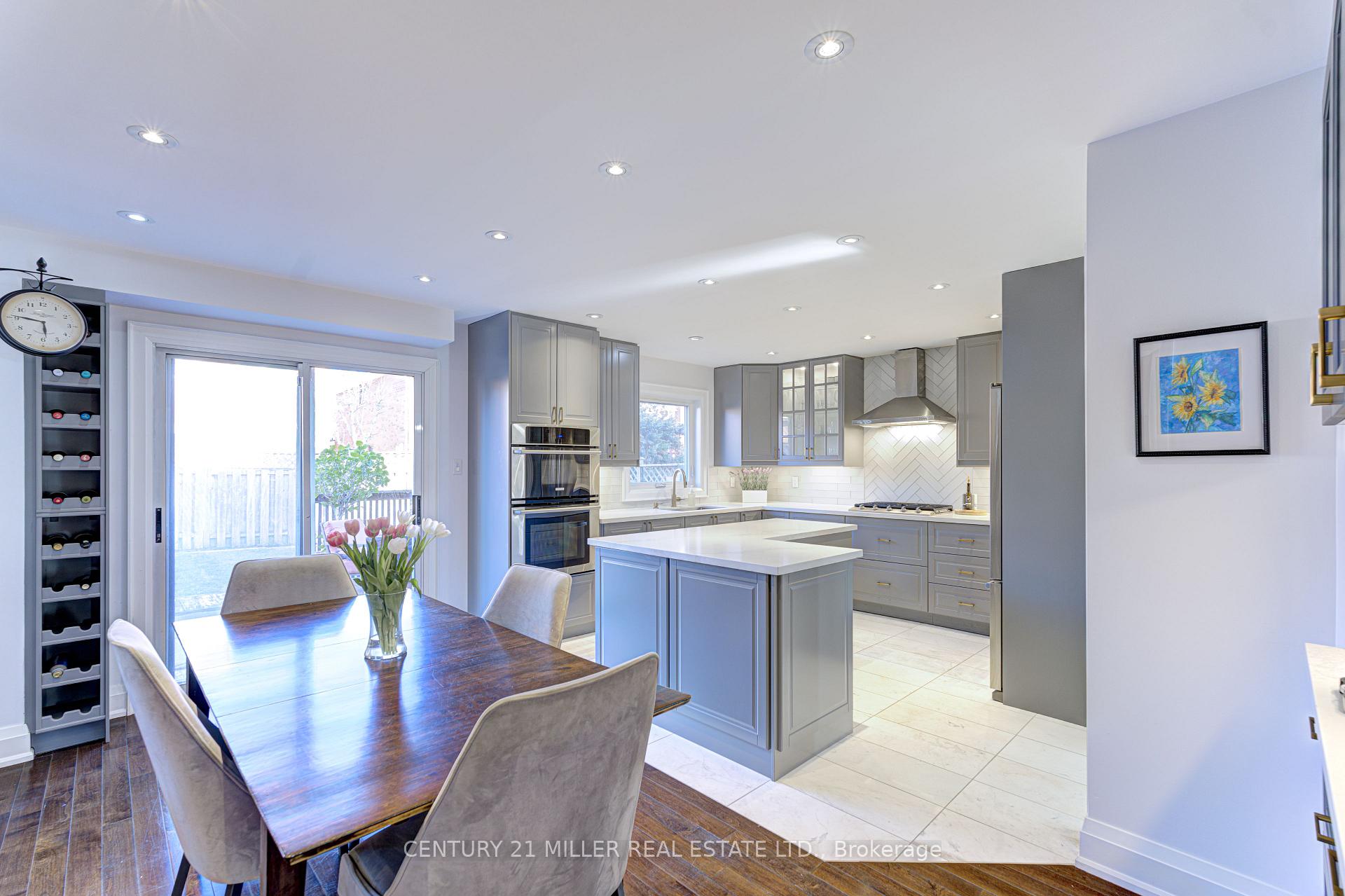 Photo 11 of 39 Iona Crescent, Vaughan, Elder Mills — HOMEH