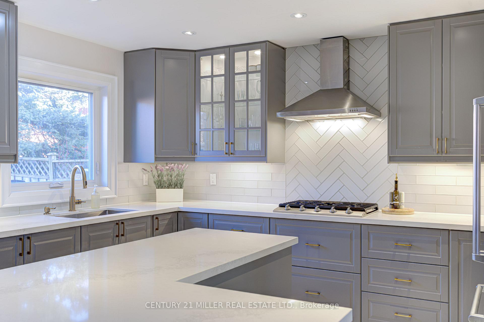 Photo 15 of 39 Iona Crescent, Vaughan, Elder Mills — HOMEH