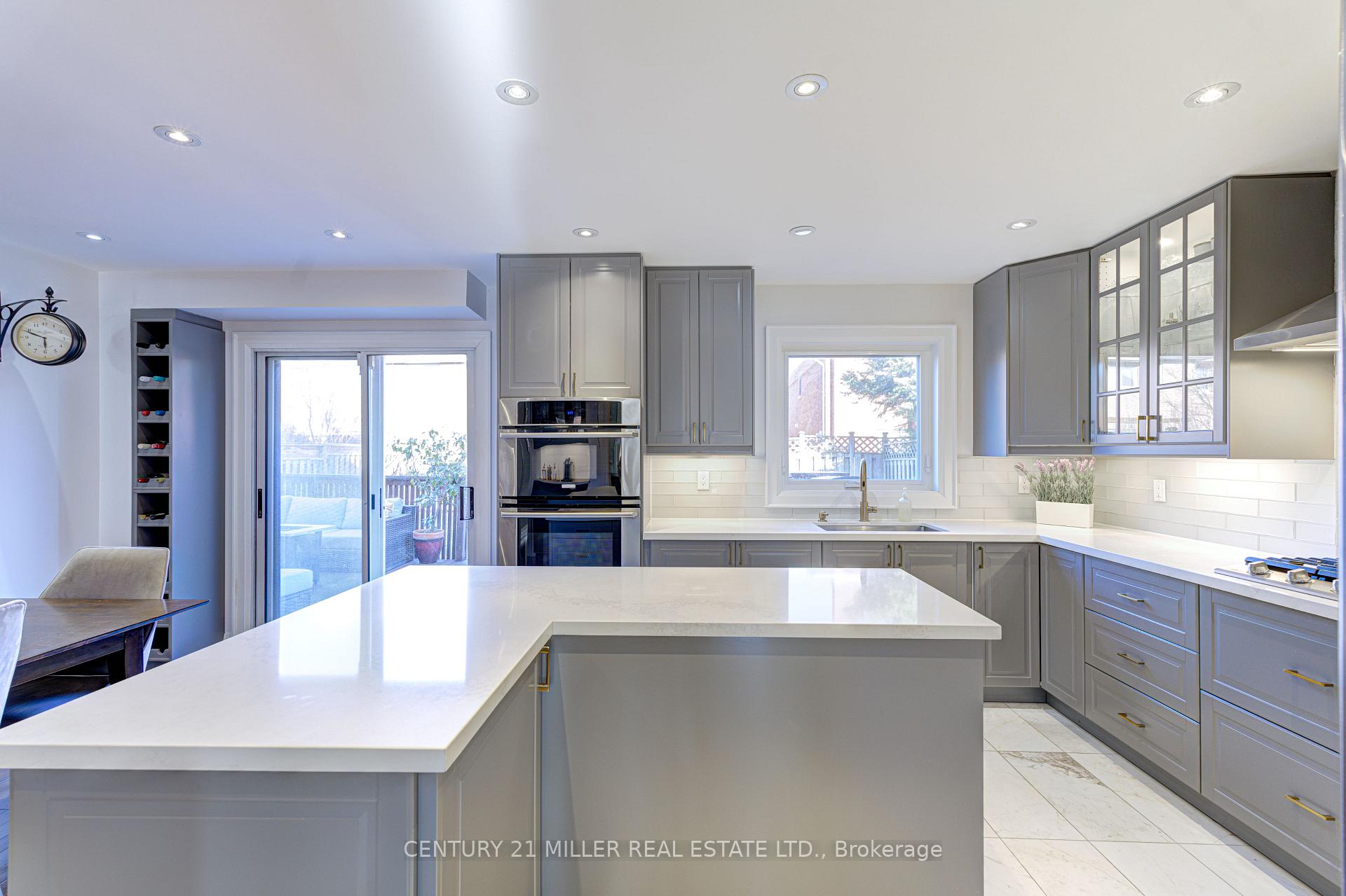 Photo 16 of 39 Iona Crescent, Vaughan, Elder Mills — HOMEH