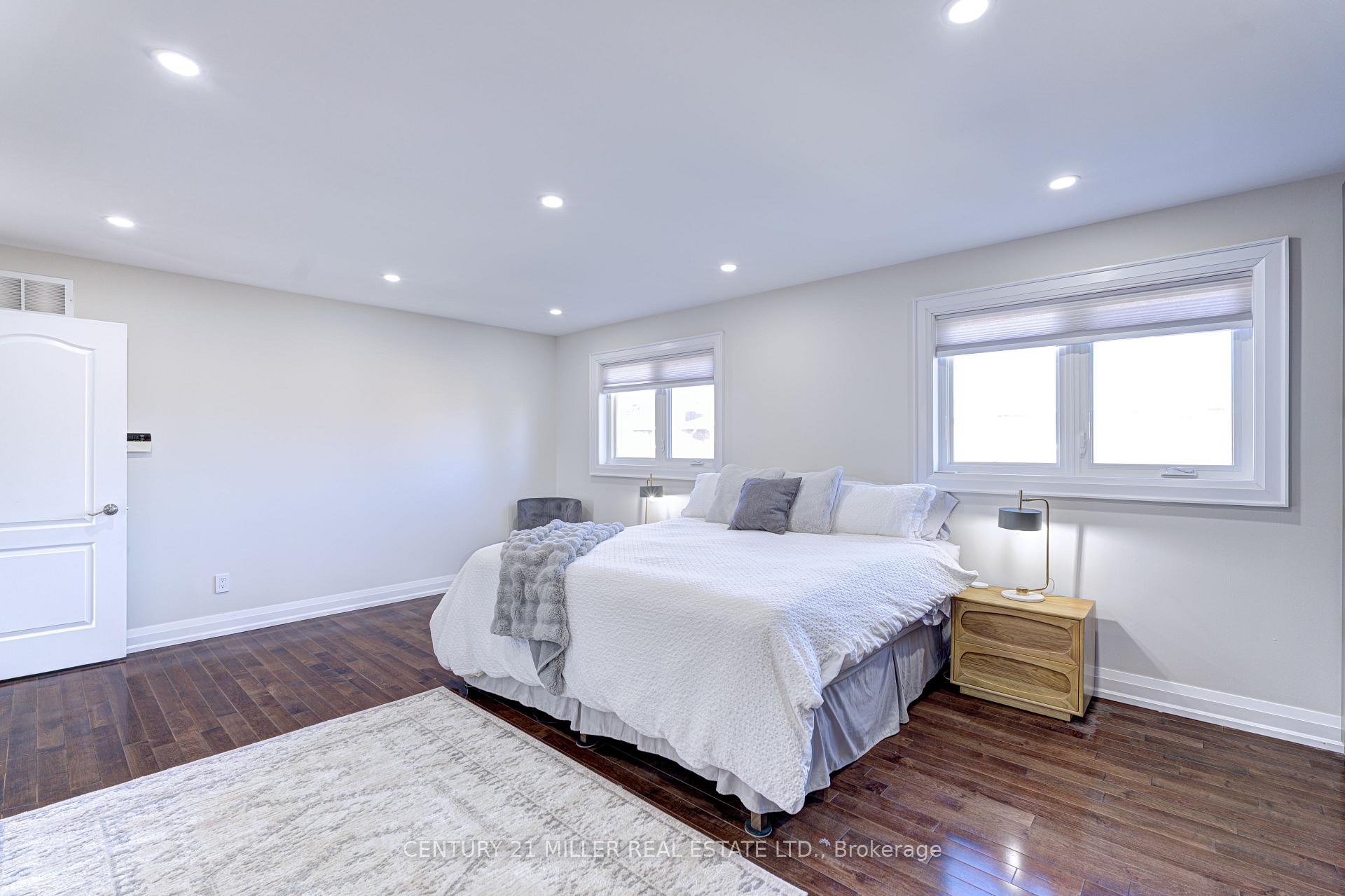 Photo 22 of 39 Iona Crescent, Vaughan, Elder Mills — HOMEH