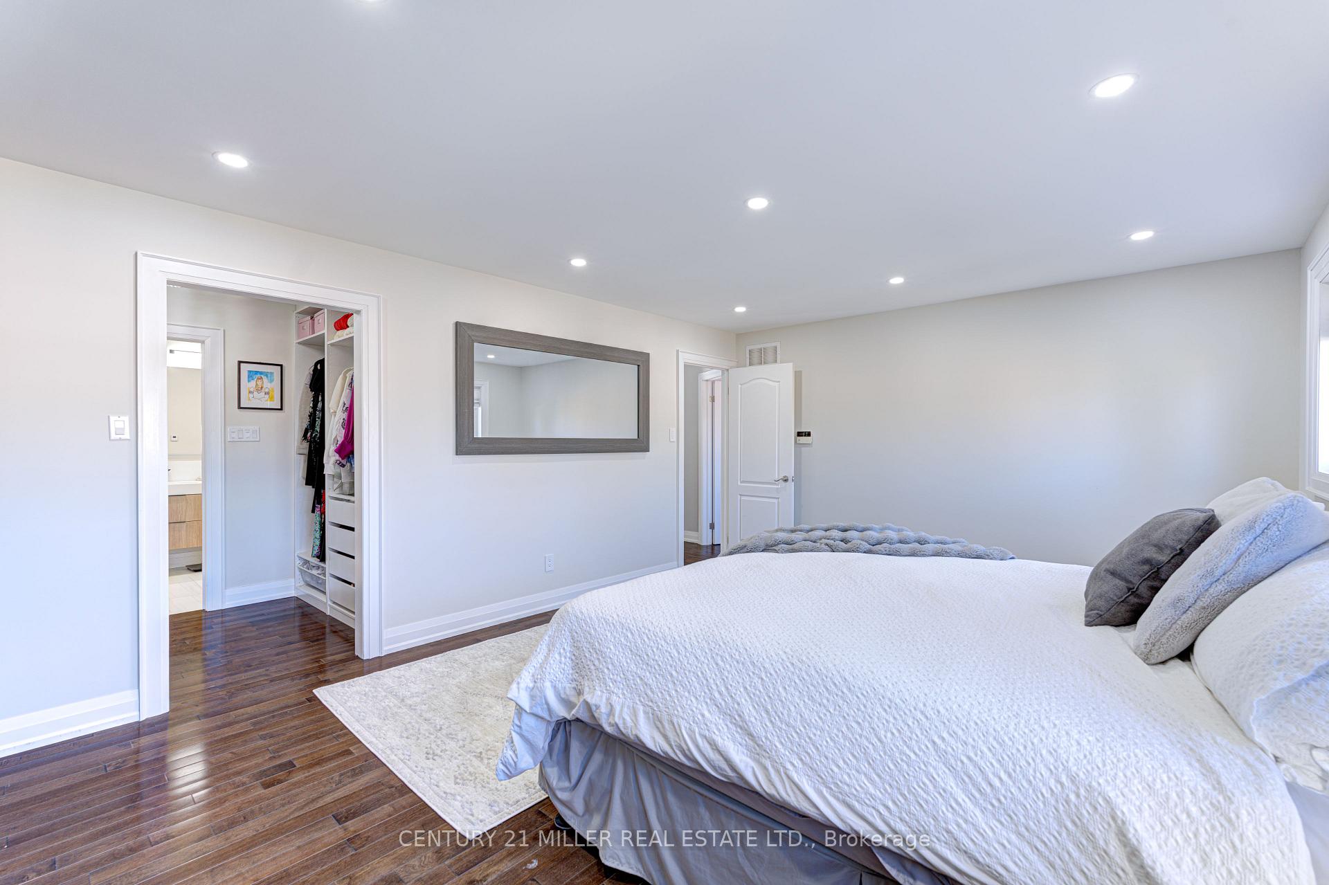 Photo 24 of 39 Iona Crescent, Vaughan, Elder Mills — HOMEH