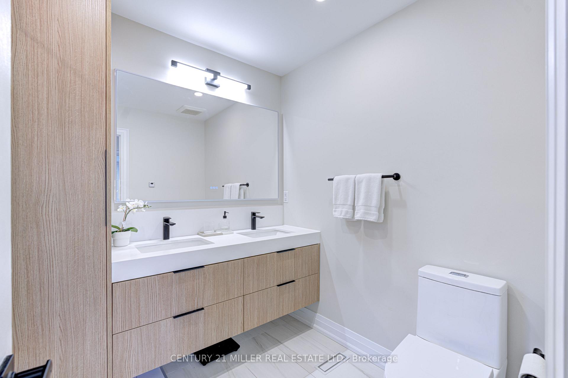 Photo 27 of 39 Iona Crescent, Vaughan, Elder Mills — HOMEH