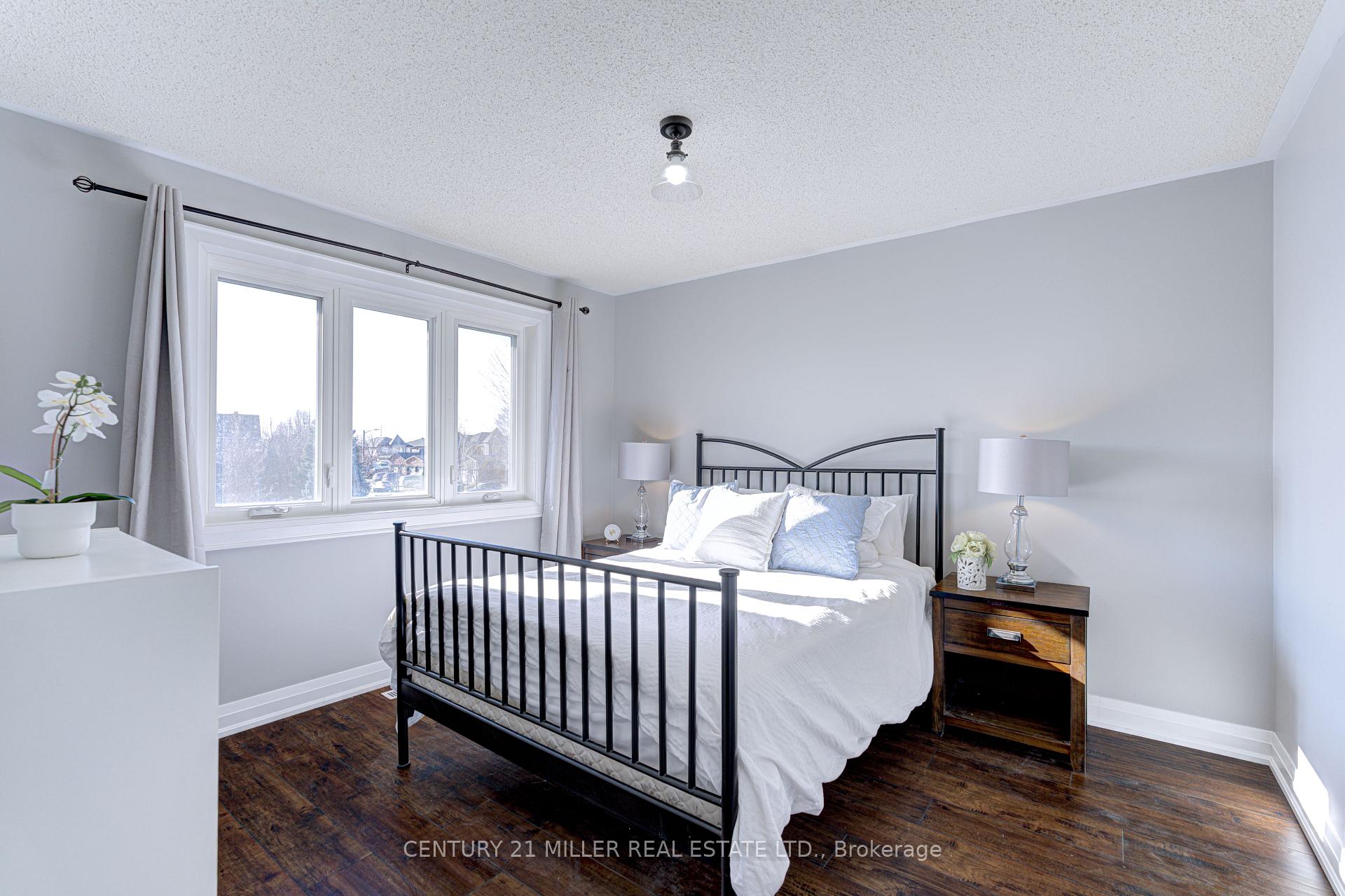 Photo 30 of 39 Iona Crescent, Vaughan, Elder Mills — HOMEH