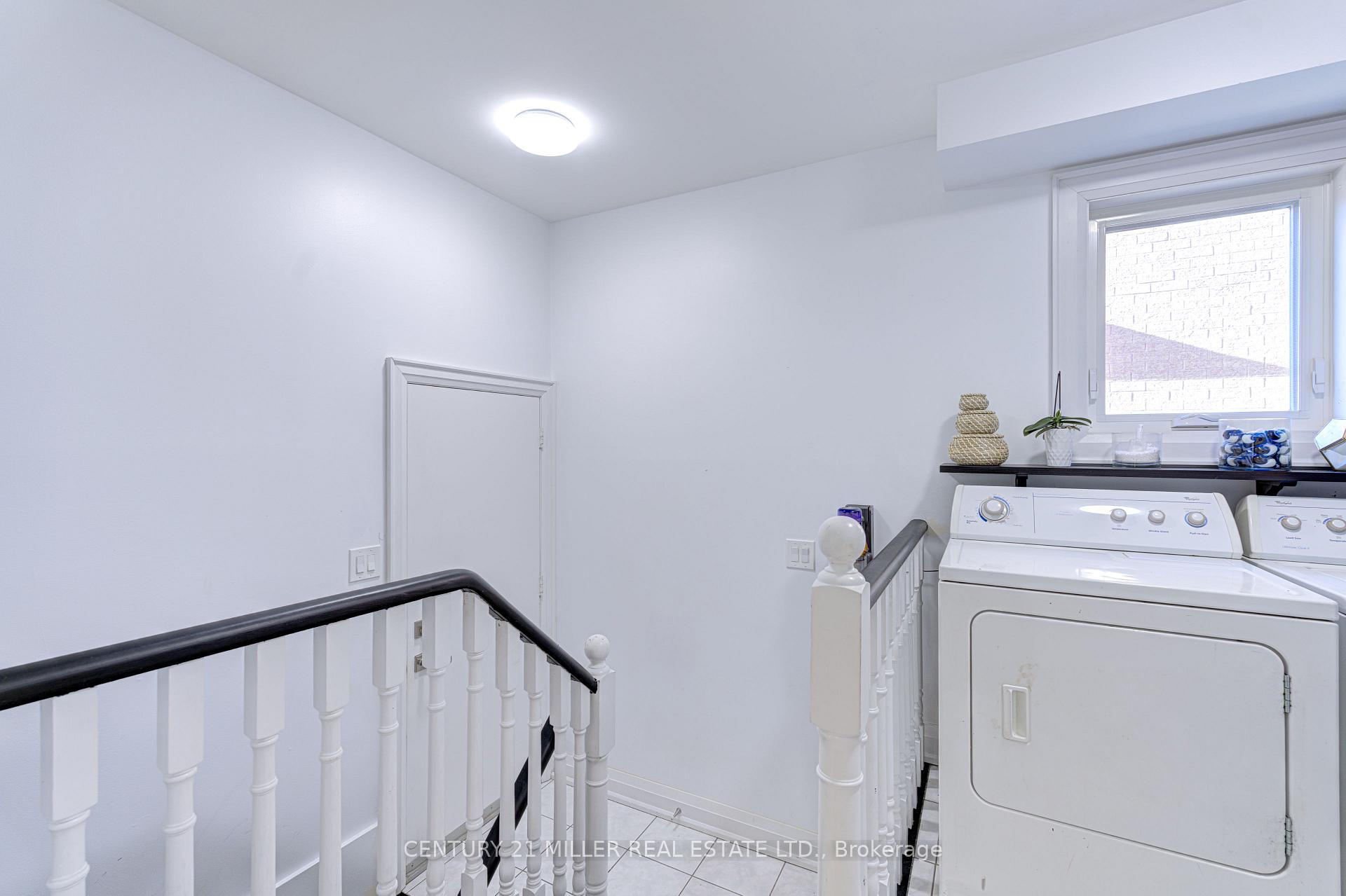 Photo 35 of 39 Iona Crescent, Vaughan, Elder Mills — HOMEH