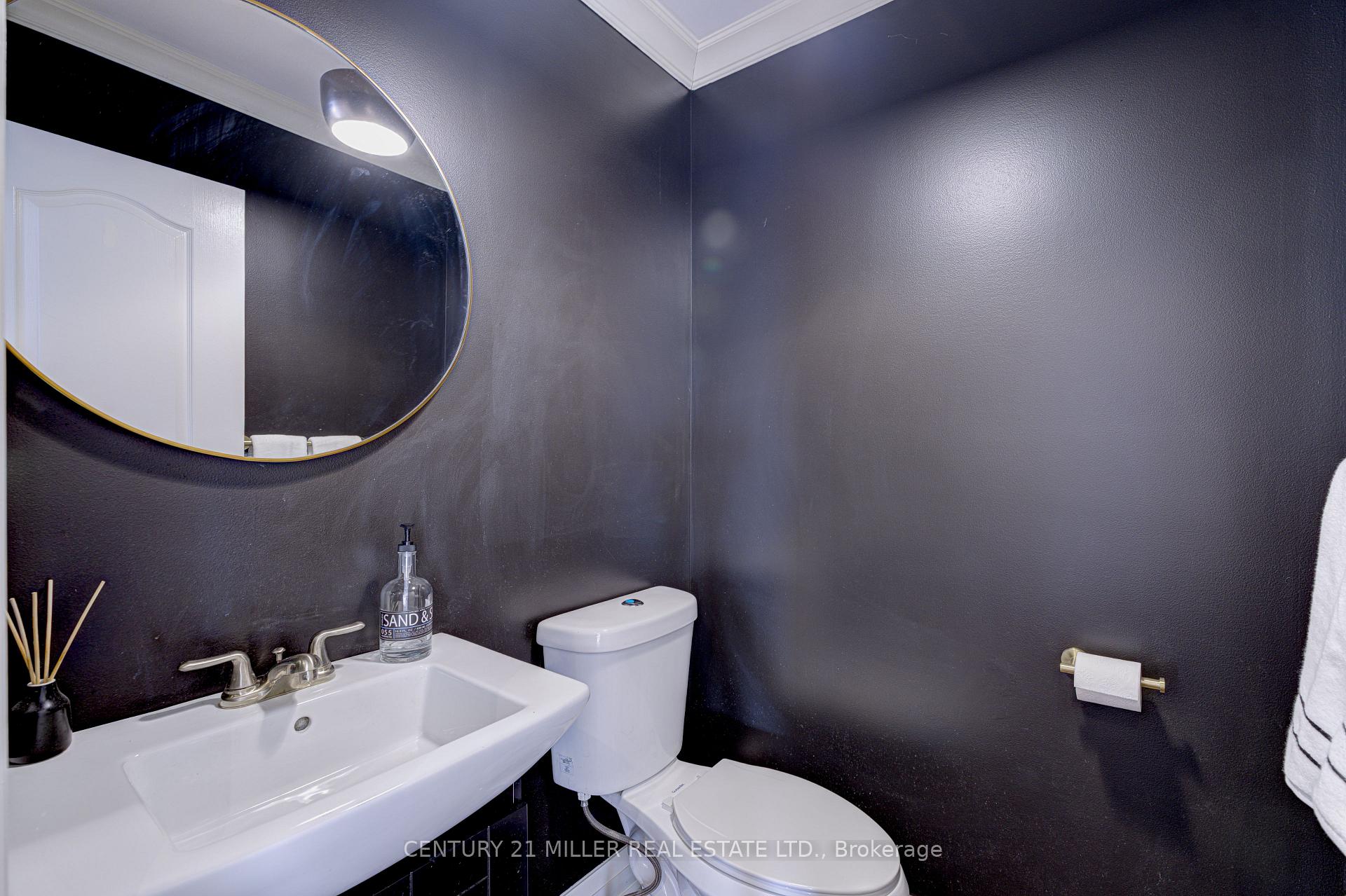Photo 37 of 39 Iona Crescent, Vaughan, Elder Mills — HOMEH