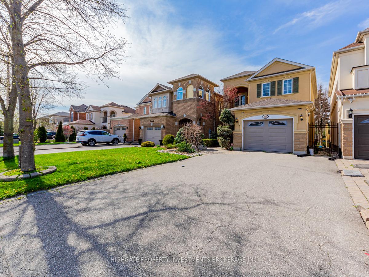 Photo 2 of 66 Ridgeway Court, Vaughan, Maple — HOMEH