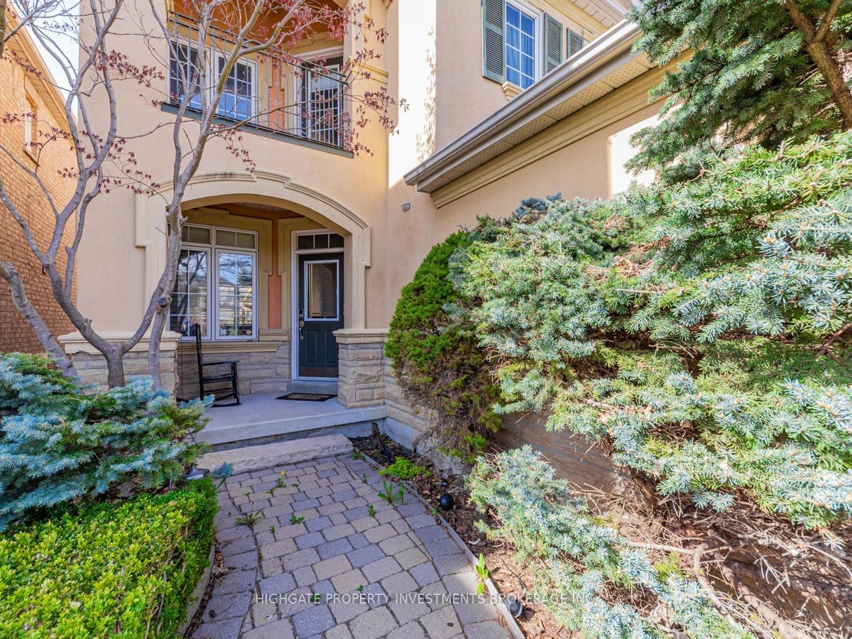 Photo 3 of 66 Ridgeway Court, Vaughan, Maple — HOMEH