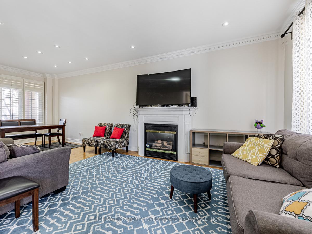 Photo 5 of 66 Ridgeway Court, Vaughan, Maple — HOMEH