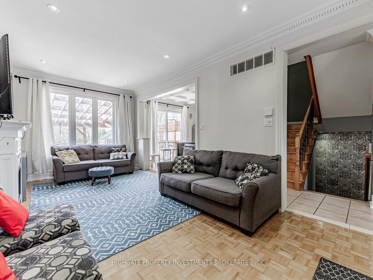 Photo 6 of 66 Ridgeway Court, Vaughan, Maple — HOMEH