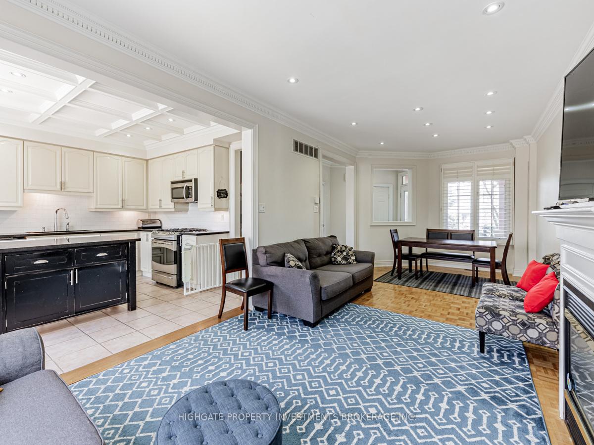 Photo 7 of 66 Ridgeway Court, Vaughan, Maple — HOMEH