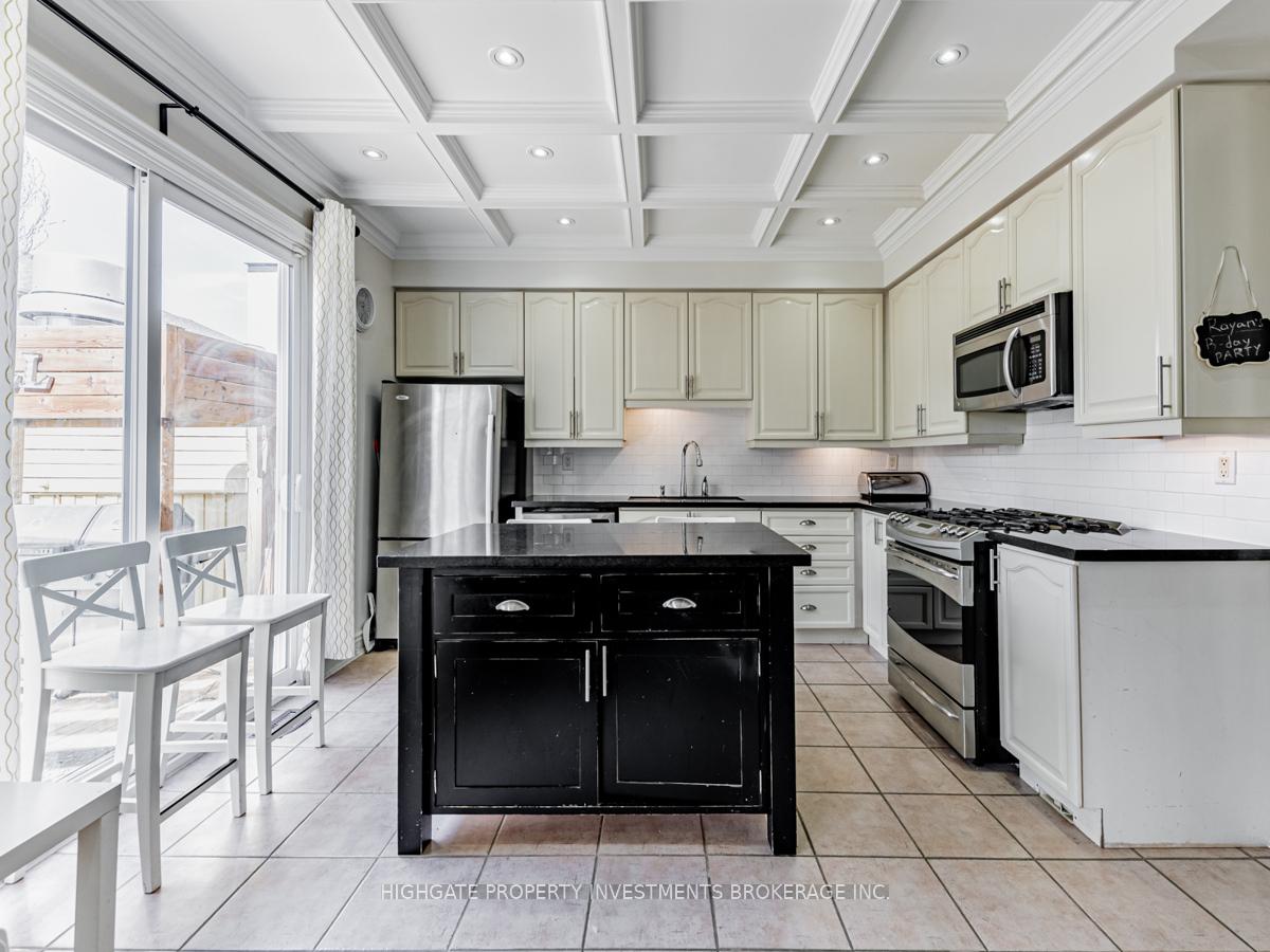Photo 9 of 66 Ridgeway Court, Vaughan, Maple — HOMEH