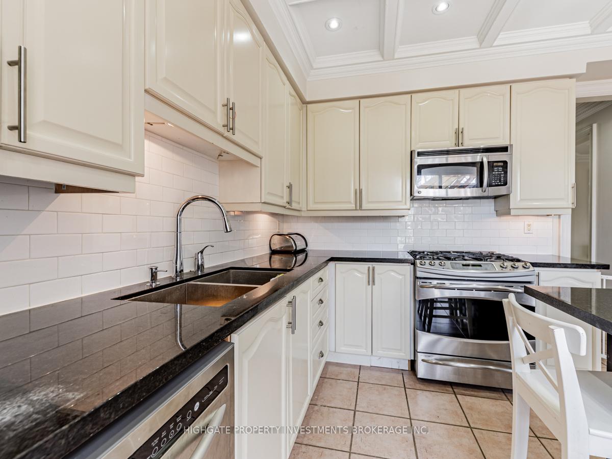 Photo 11 of 66 Ridgeway Court, Vaughan, Maple — HOMEH