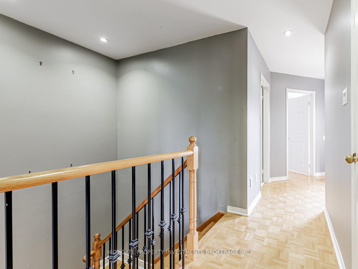 Photo 13 of 66 Ridgeway Court, Vaughan, Maple — HOMEH