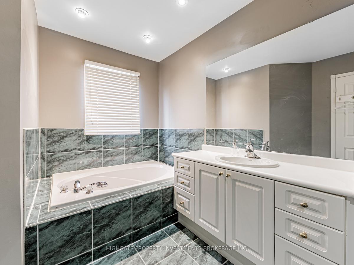 Photo 17 of 66 Ridgeway Court, Vaughan, Maple — HOMEH
