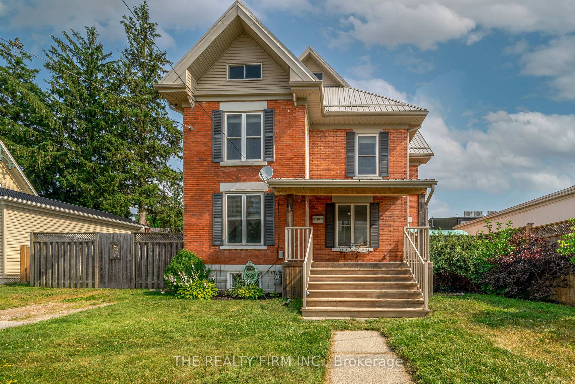 Front of 9 Walnut Street W
