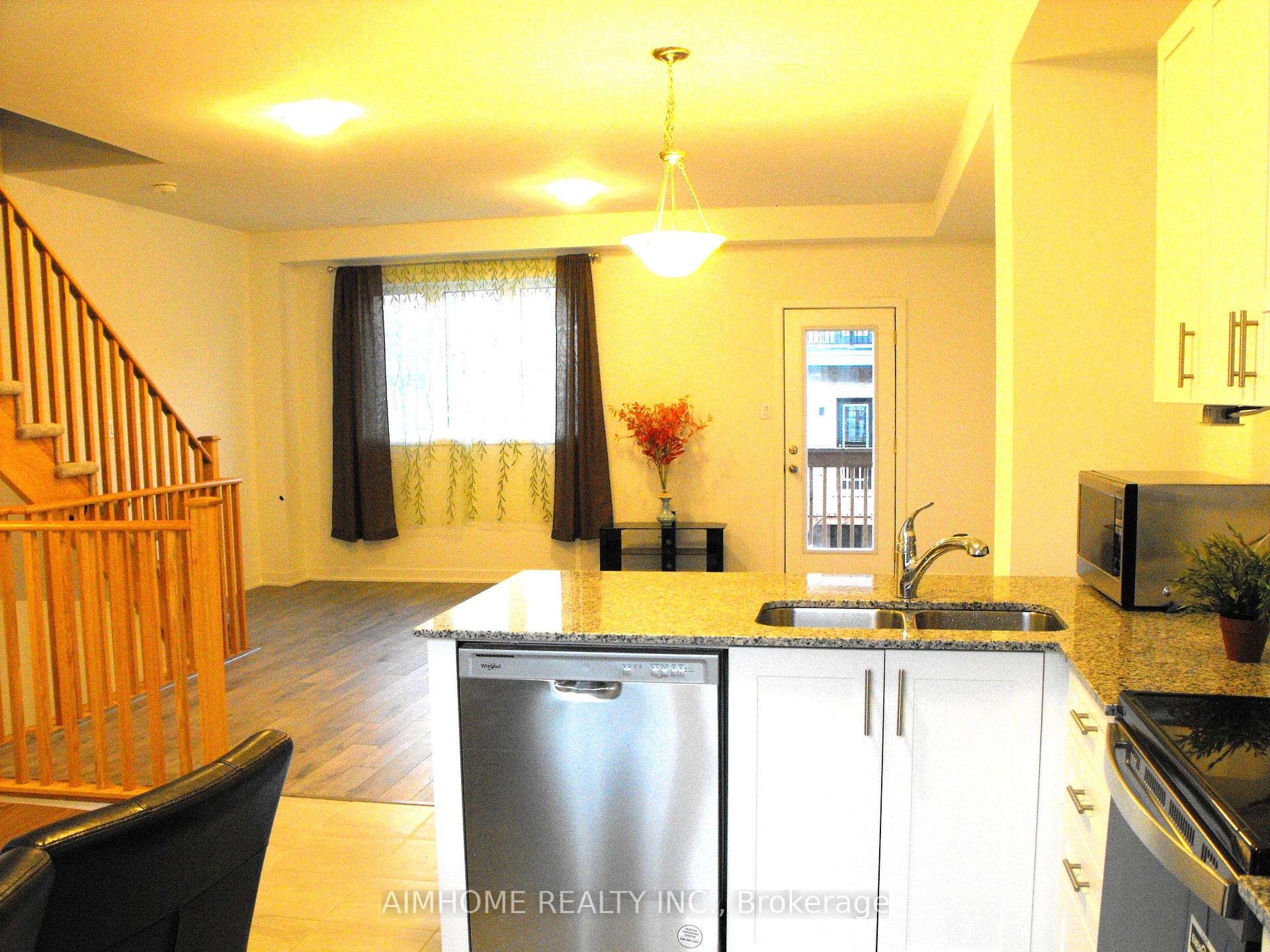 Photo 3 of 21 Calloway Way, Whitby, Downtown Whitby — HOMEH