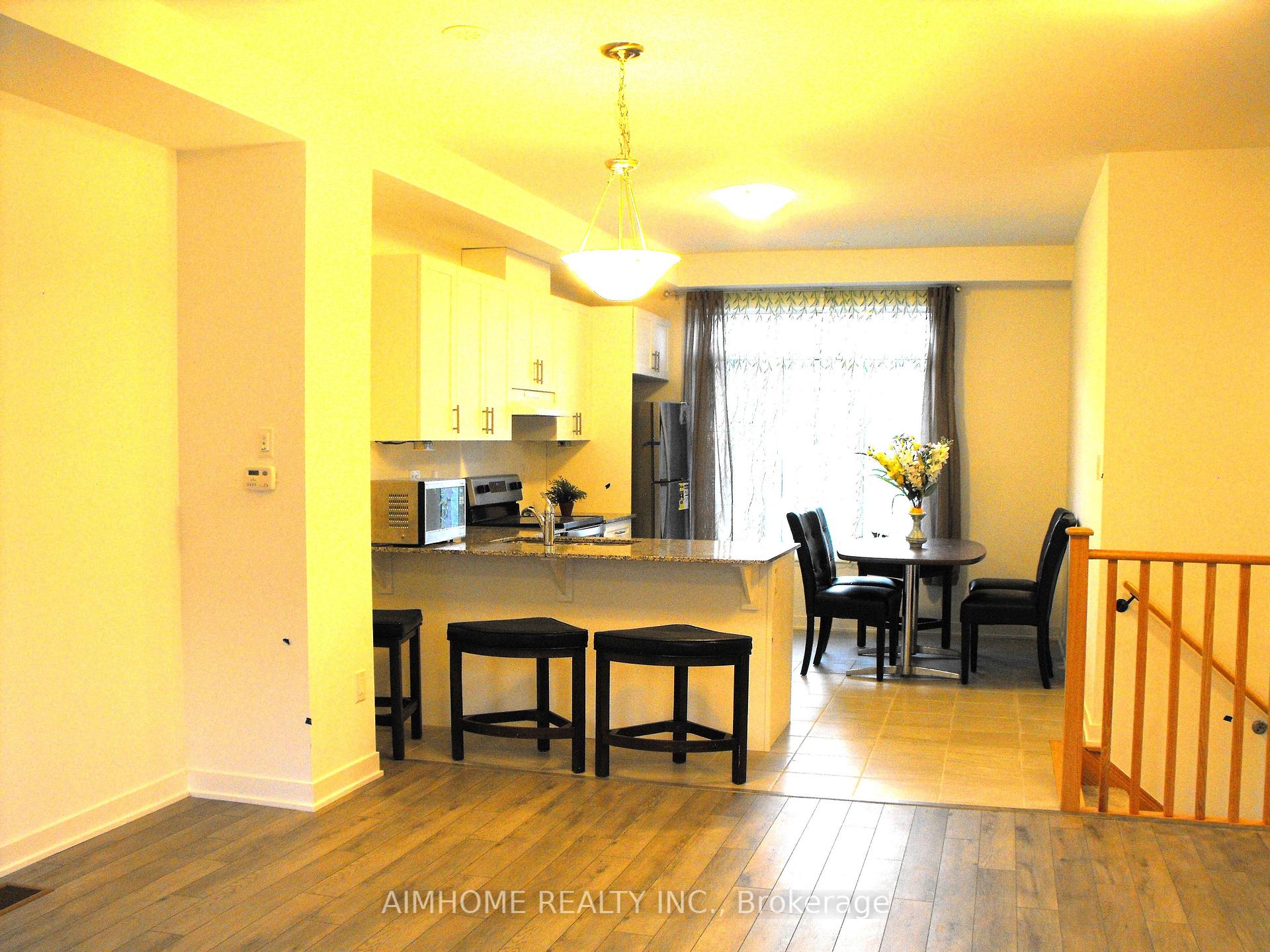 Photo 4 of 21 Calloway Way, Whitby, Downtown Whitby — HOMEH