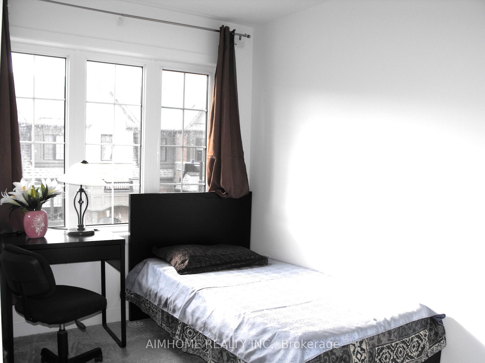 Photo 8 of 21 Calloway Way, Whitby, Downtown Whitby — HOMEH