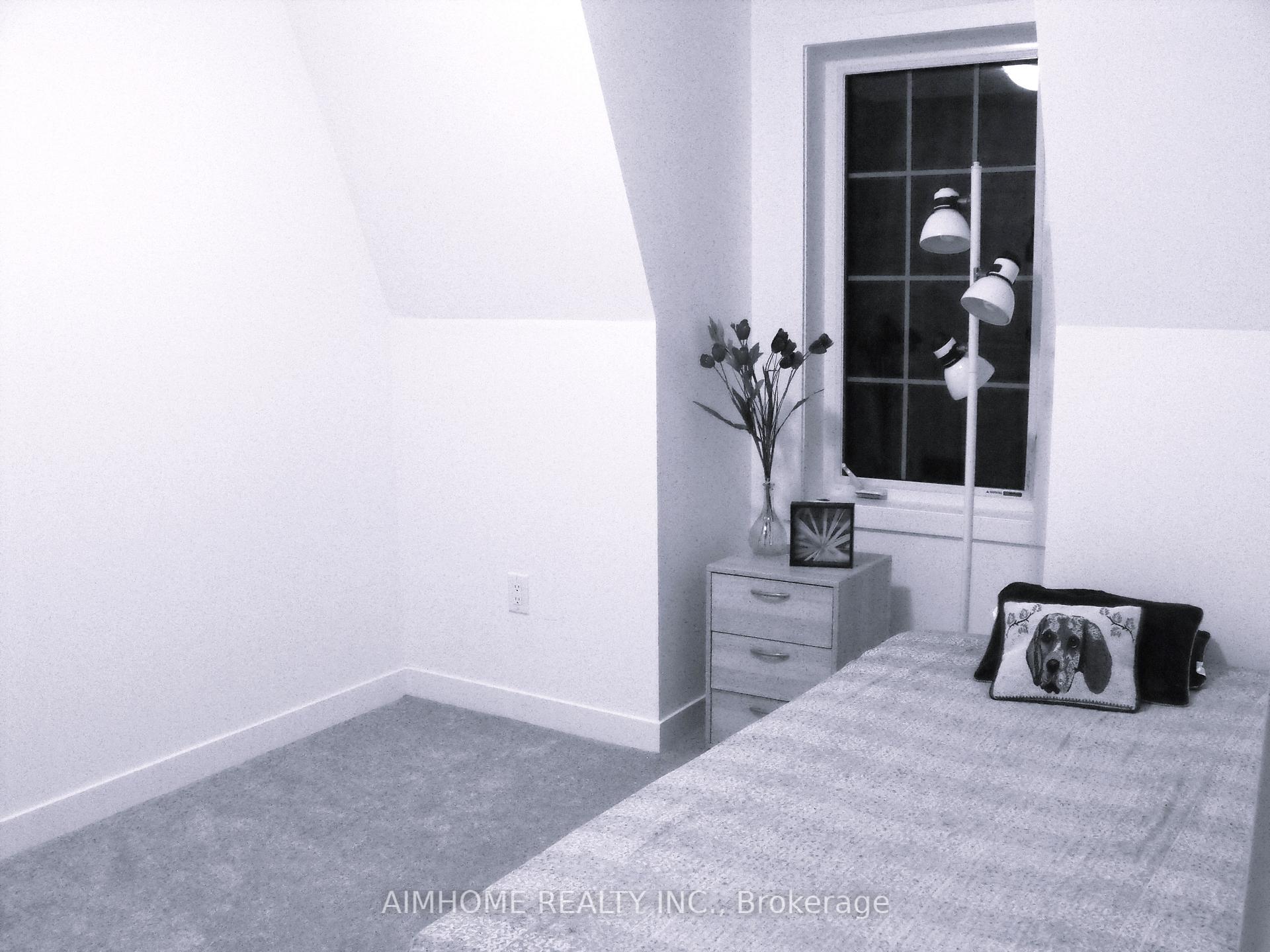 Photo 9 of 21 Calloway Way, Whitby, Downtown Whitby — HOMEH