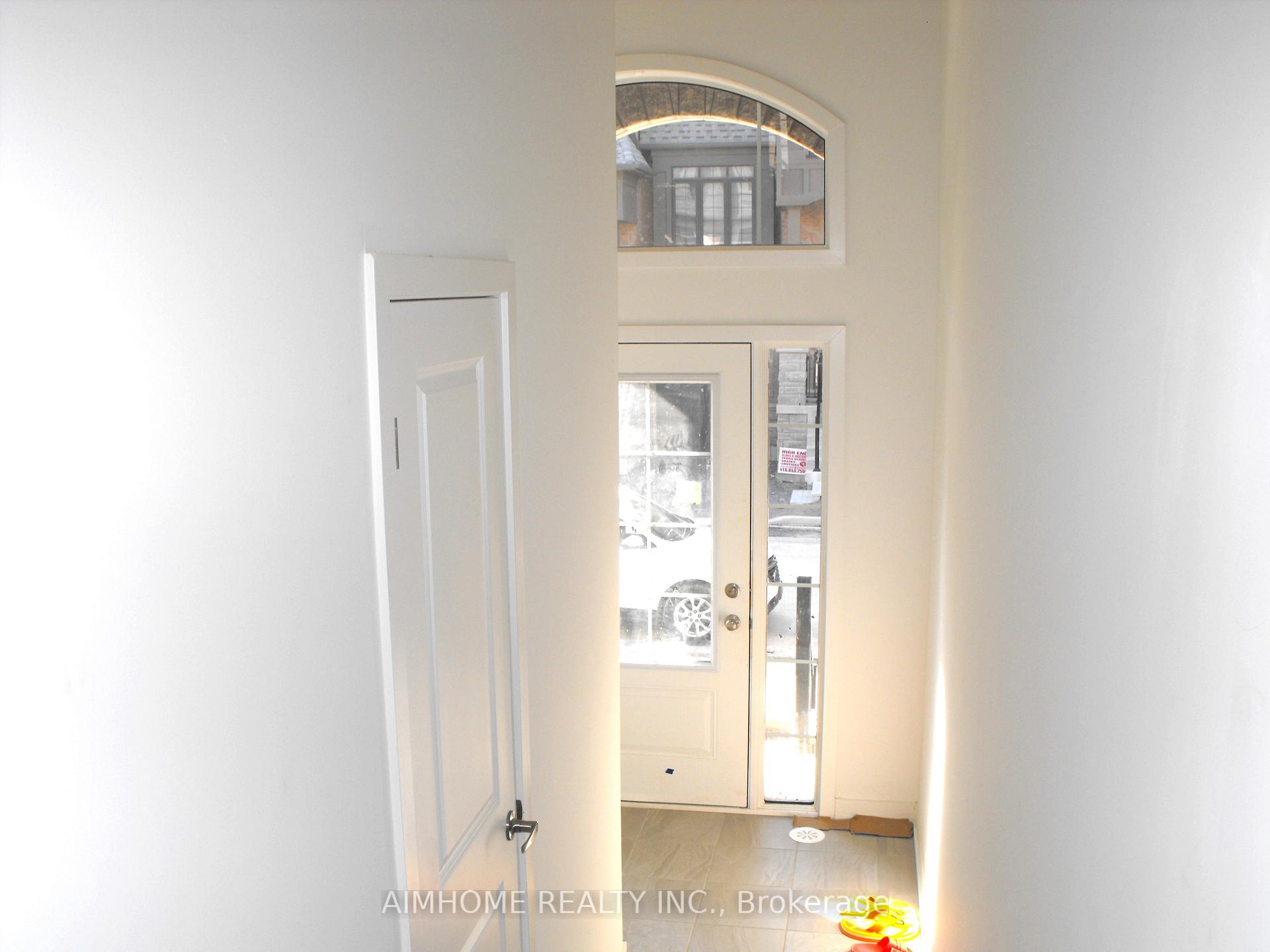 Photo 13 of 21 Calloway Way, Whitby, Downtown Whitby — HOMEH
