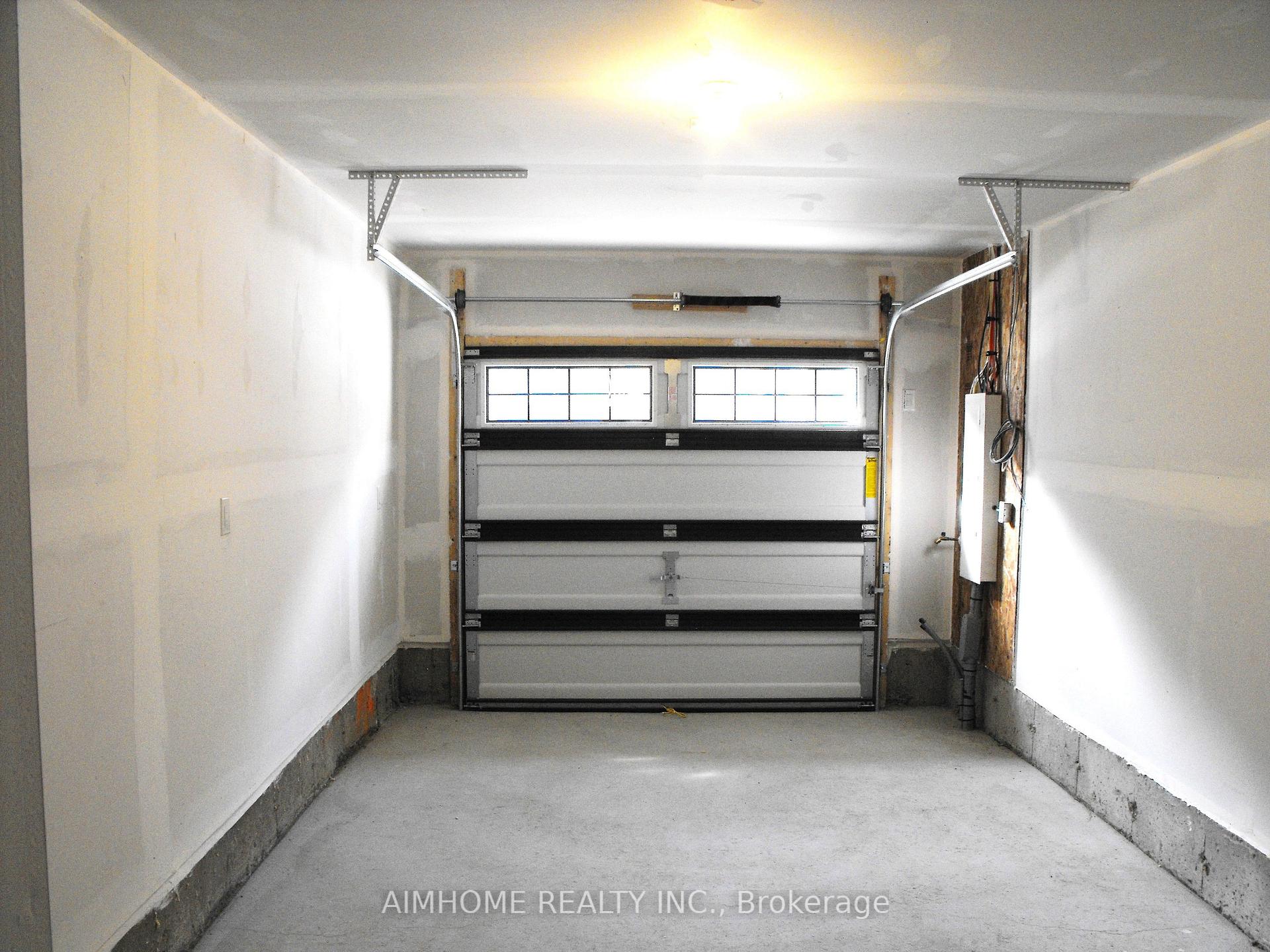 Photo 14 of 21 Calloway Way, Whitby, Downtown Whitby — HOMEH