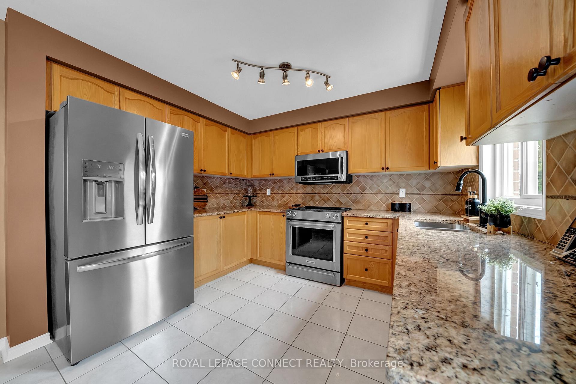 Photo 12 of 4 Middlecote Drive, Ajax, Northeast Ajax — HOMEH