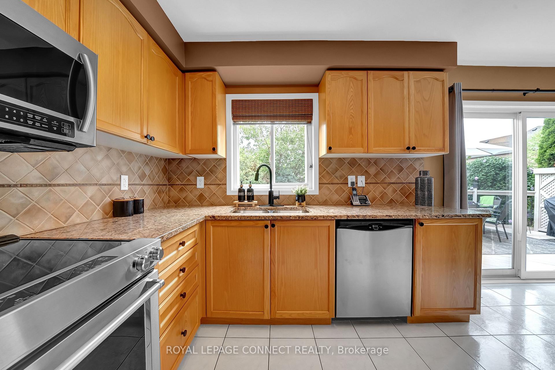 Photo 11 of 4 Middlecote Drive, Ajax, Northeast Ajax — HOMEH