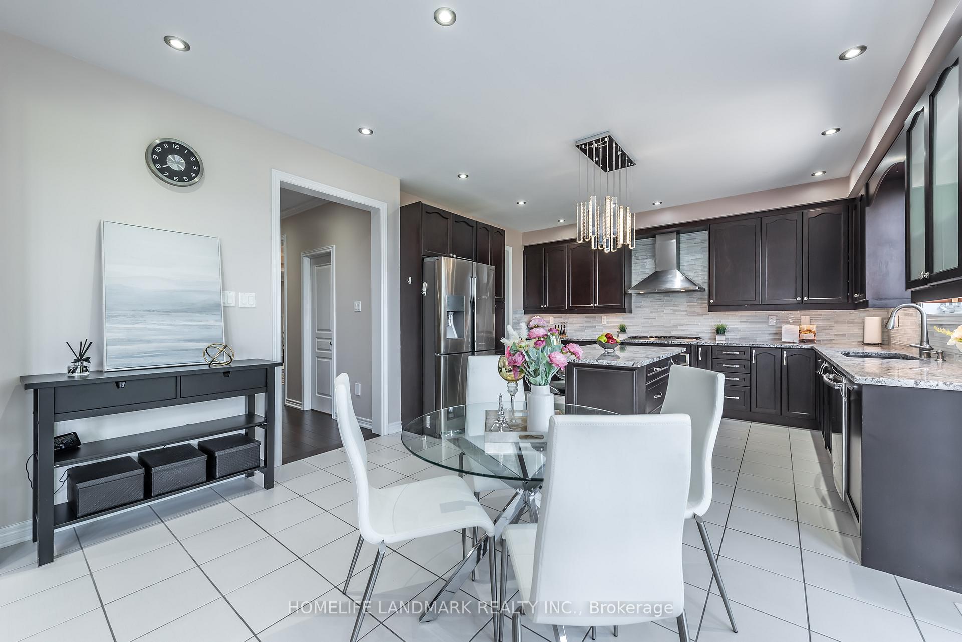 Photo 10 of 13 Hua Du Avenue, Markham, Berczy — HOMEH