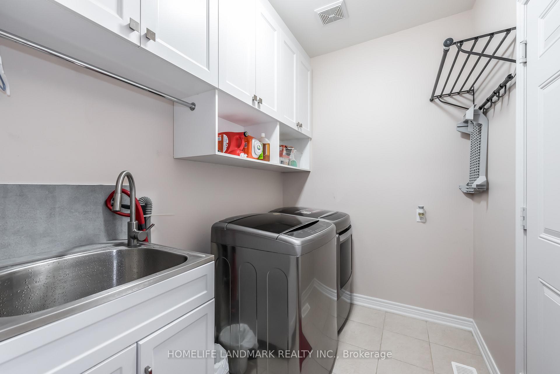 Photo 16 of 13 Hua Du Avenue, Markham, Berczy — HOMEH