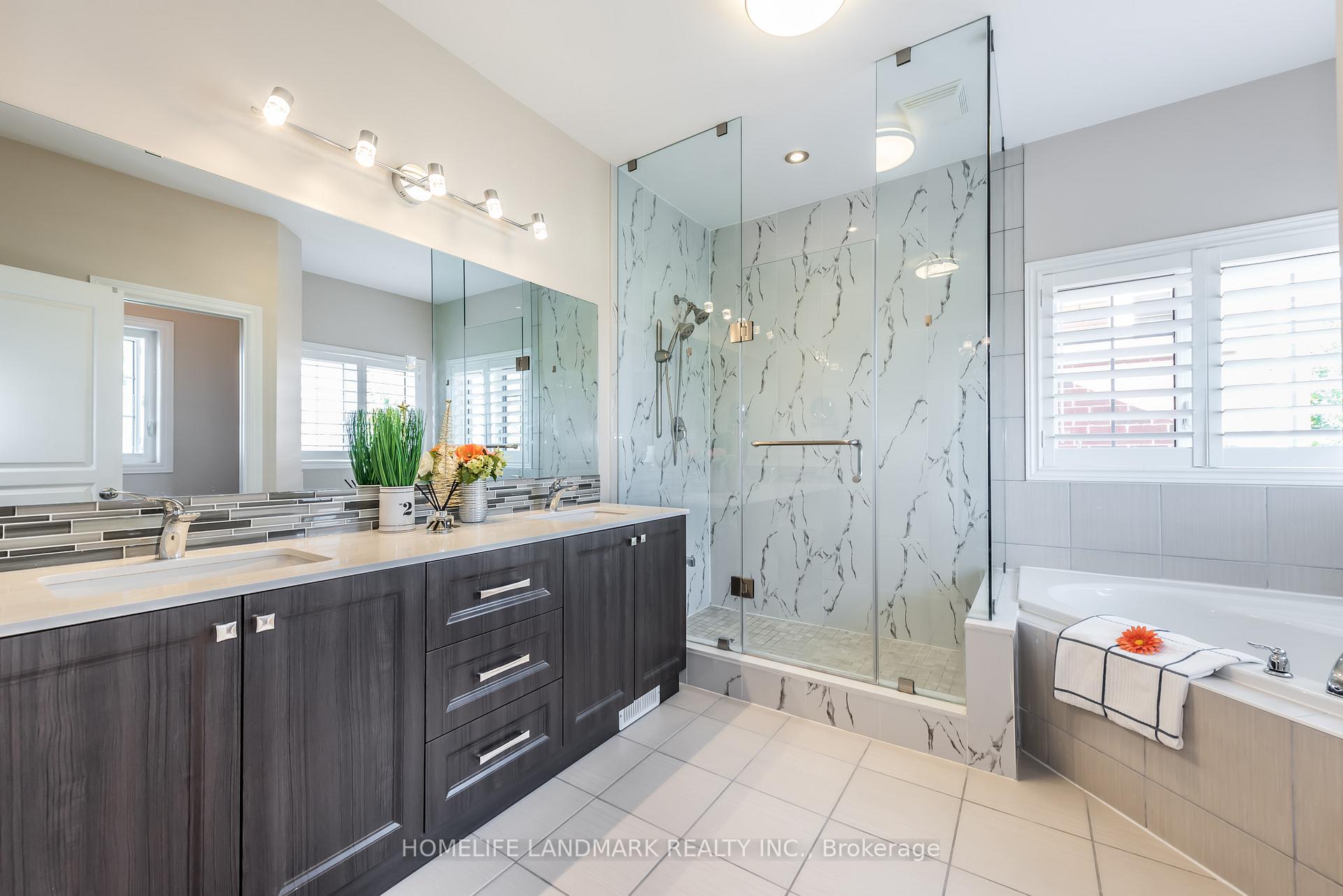 Photo 19 of 13 Hua Du Avenue, Markham, Berczy — HOMEH