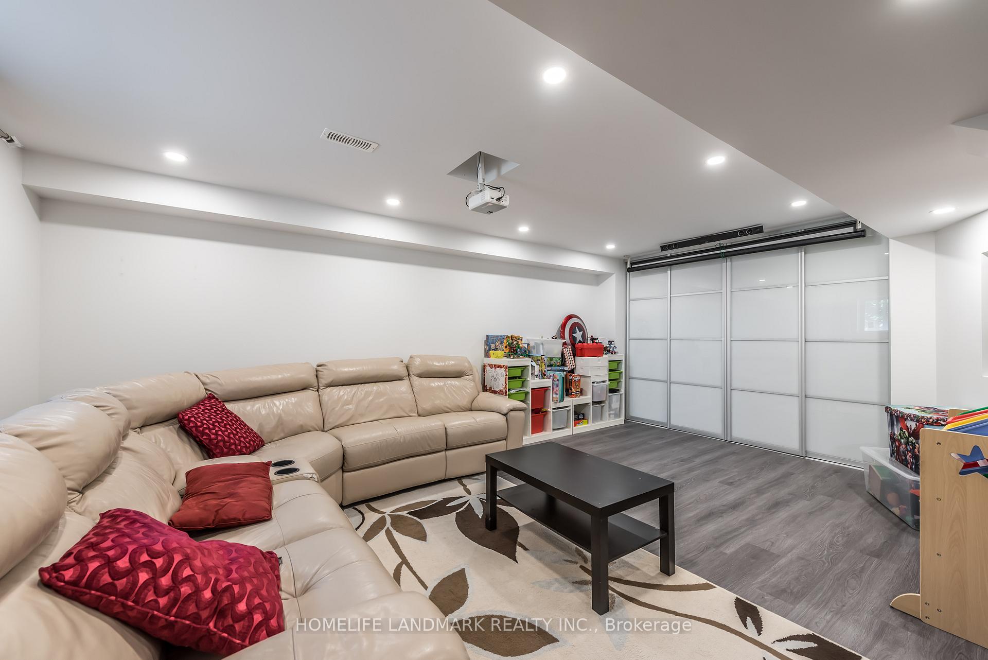 Photo 26 of 13 Hua Du Avenue, Markham, Berczy — HOMEH