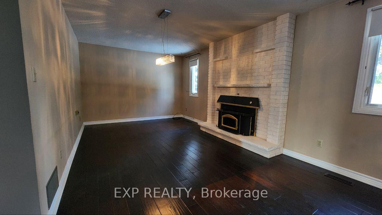 Photo 4 of 50 Evergreen Drive, Whitby, Blue Grass Meadows — HOMEH