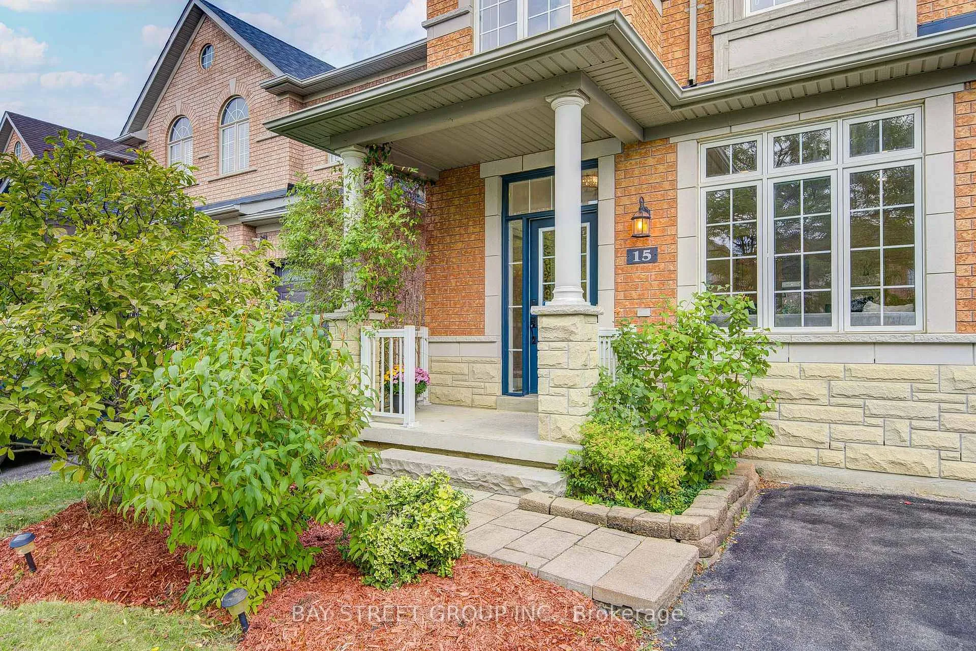 Photo 2 of 15 Sisley Crescent, Vaughan, Patterson — HOMEH