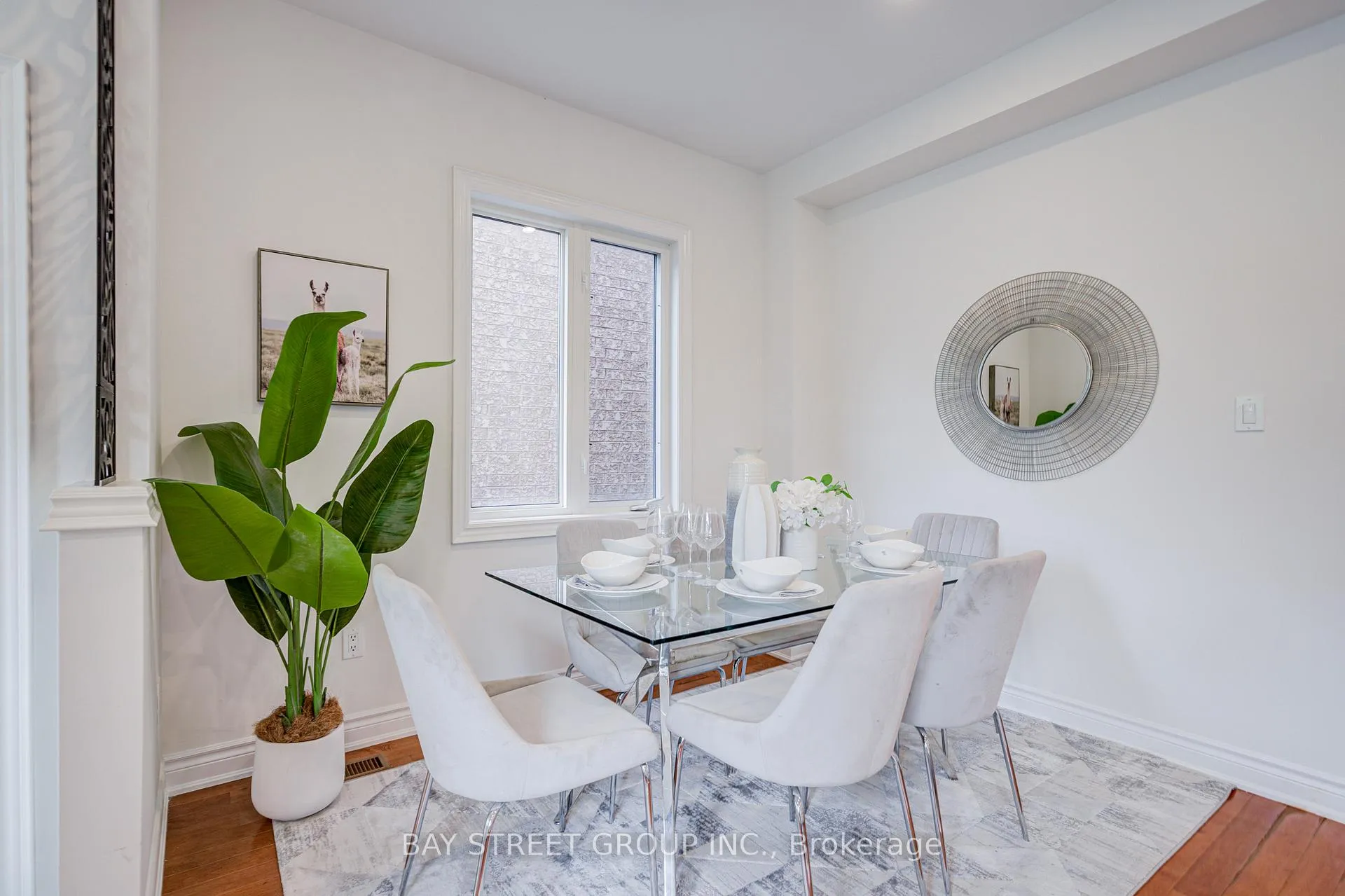 Photo 5 of 15 Sisley Crescent, Vaughan, Patterson — HOMEH