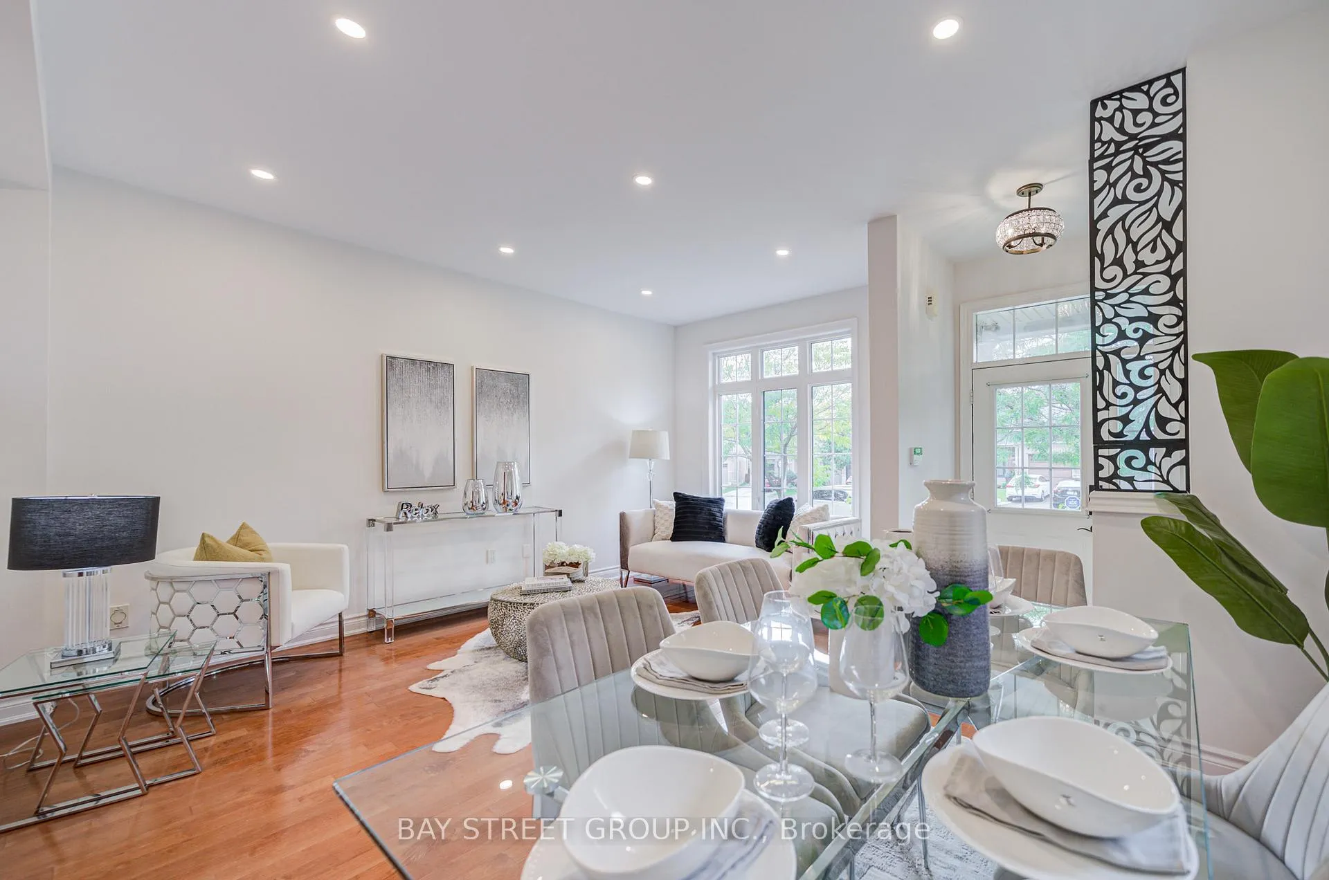 Photo 7 of 15 Sisley Crescent, Vaughan, Patterson — HOMEH