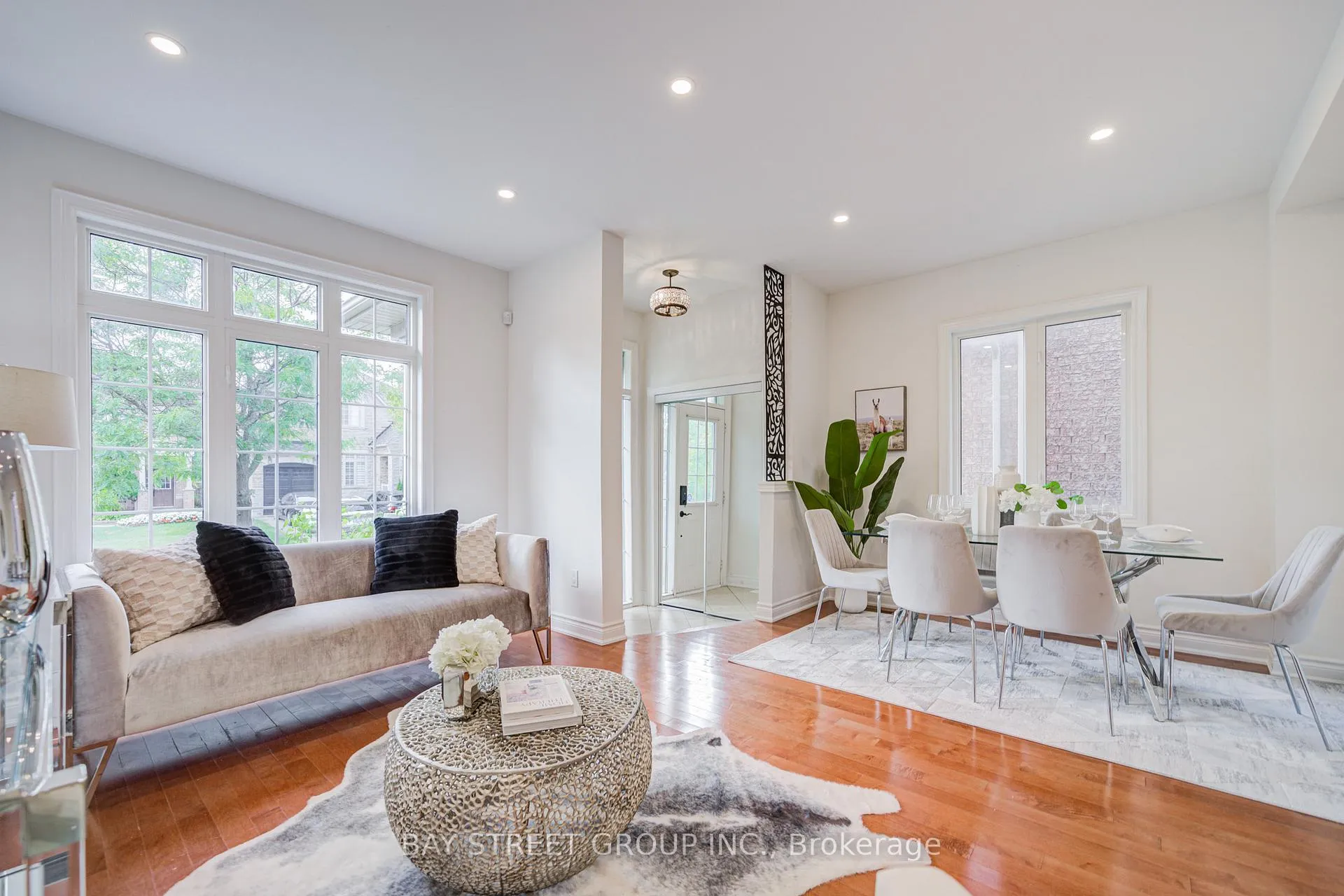 Photo 10 of 15 Sisley Crescent, Vaughan, Patterson — HOMEH