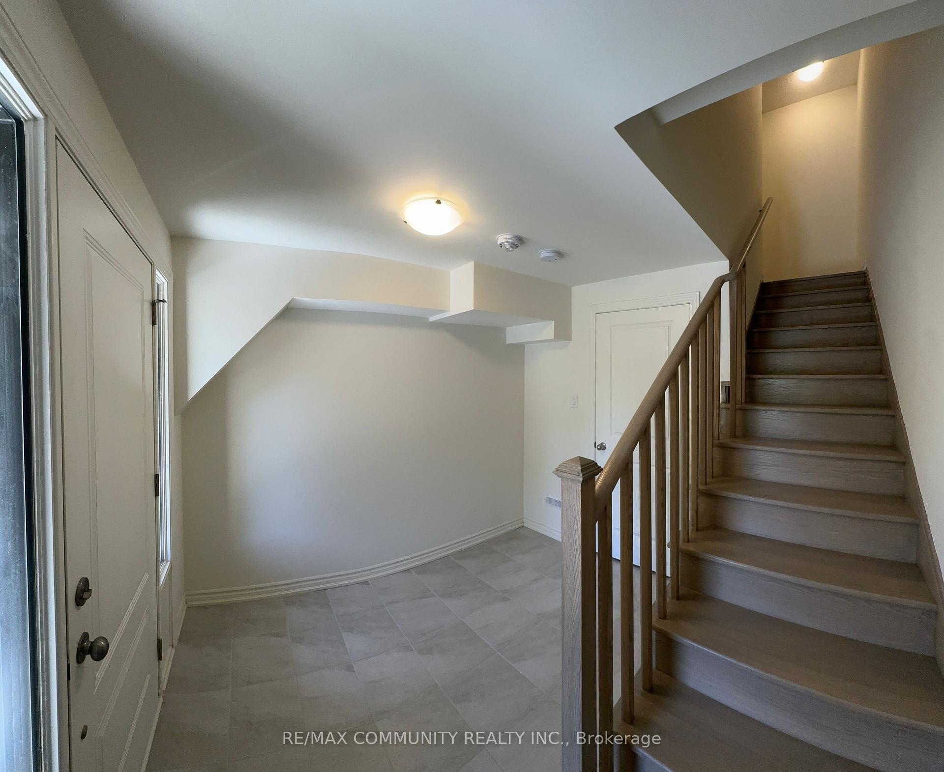 Photo 3 of 482 Salem Road S, Ajax, South East — HOMEH
