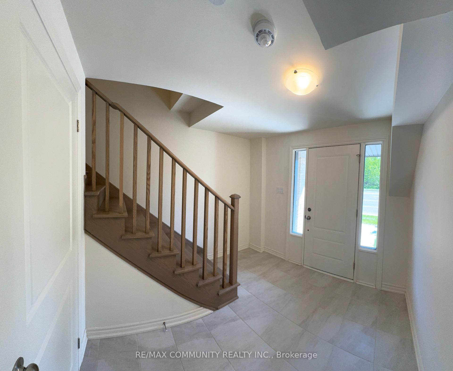 Photo 4 of 482 Salem Road S, Ajax, South East — HOMEH