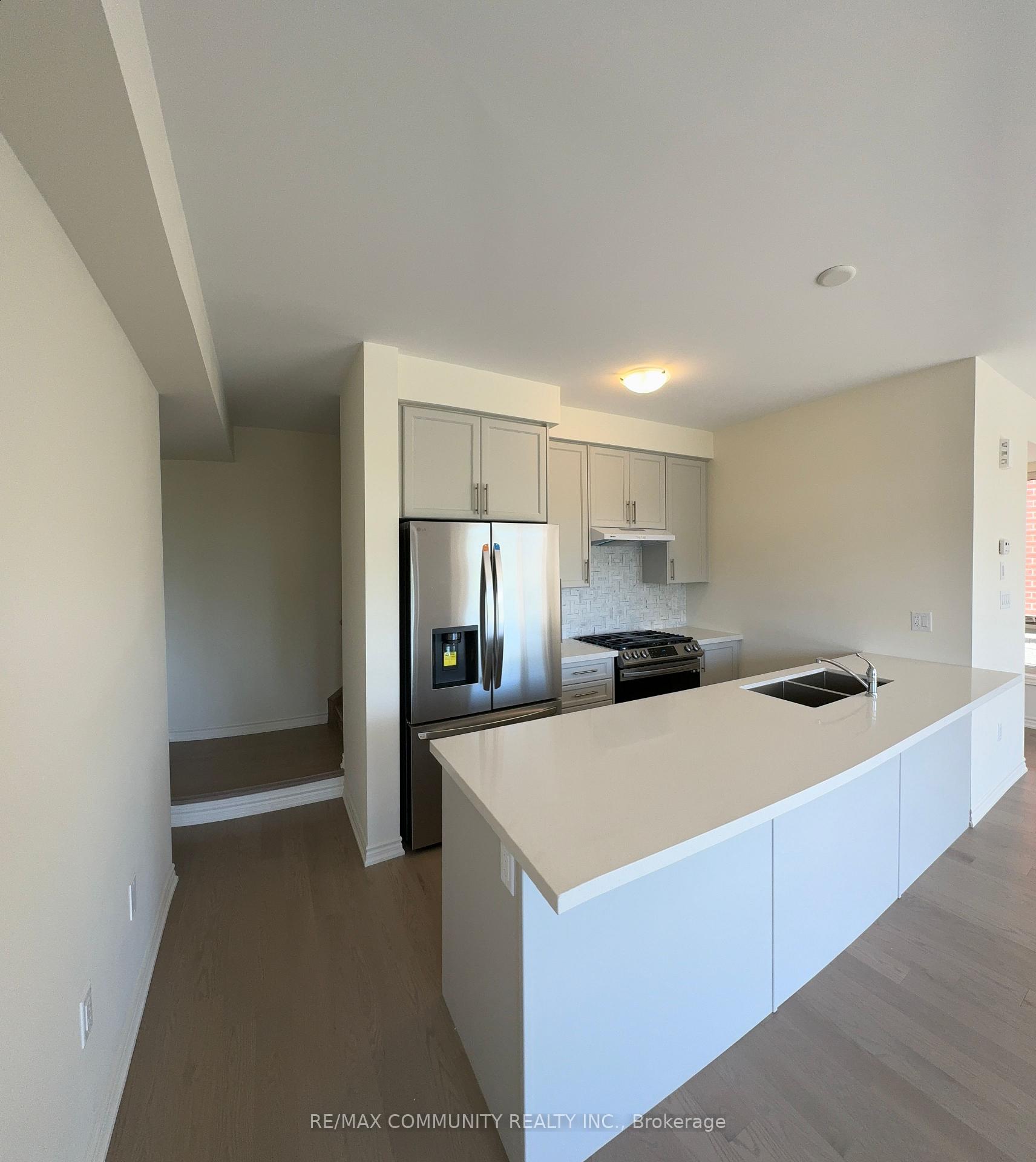 Photo 8 of 482 Salem Road S, Ajax, South East — HOMEH