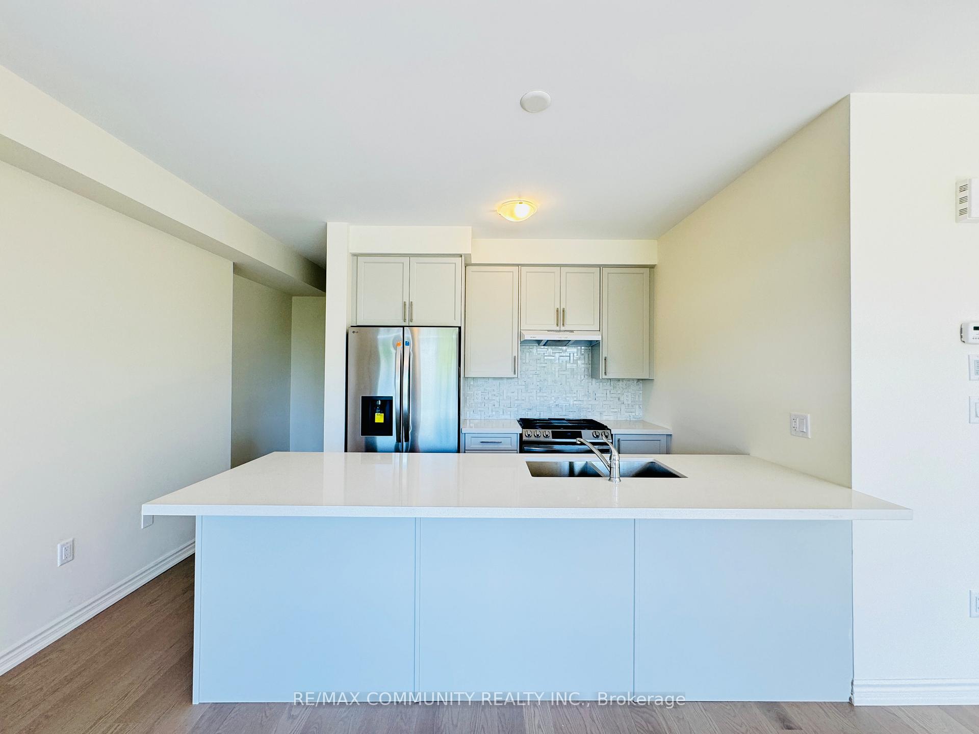 Photo 9 of 482 Salem Road S, Ajax, South East — HOMEH