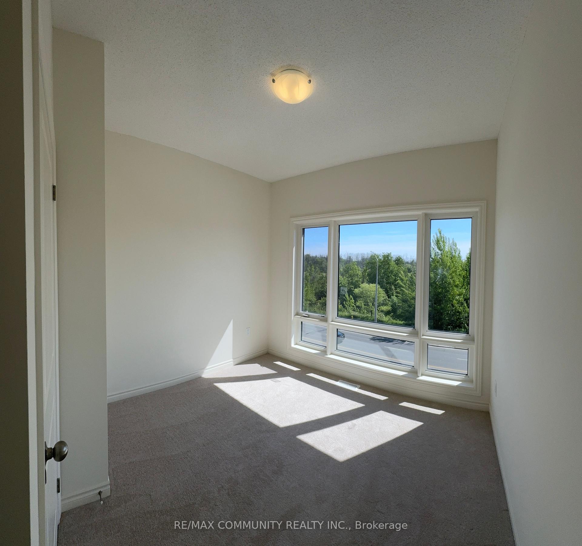 Photo 13 of 482 Salem Road S, Ajax, South East — HOMEH
