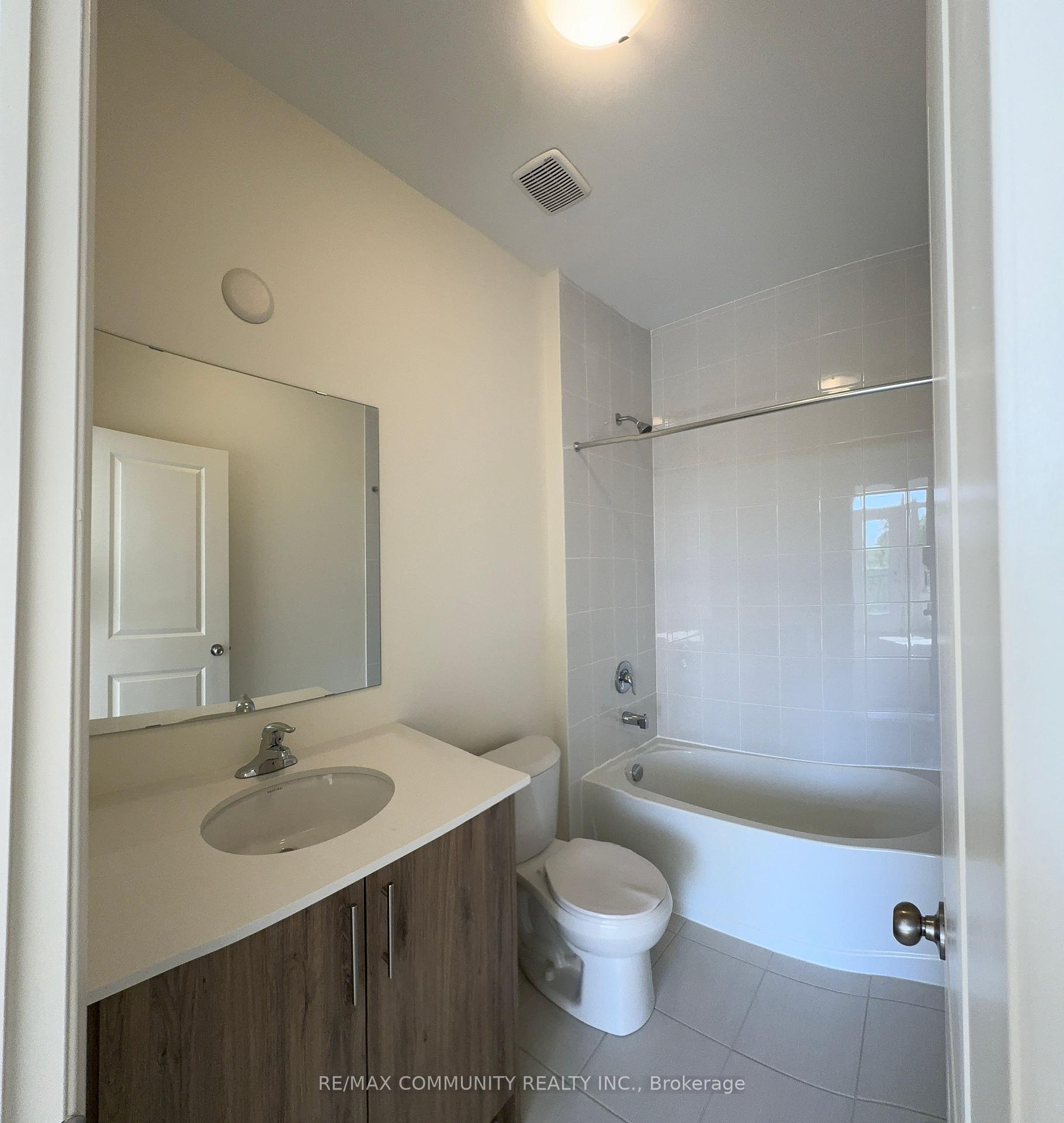 Photo 14 of 482 Salem Road S, Ajax, South East — HOMEH